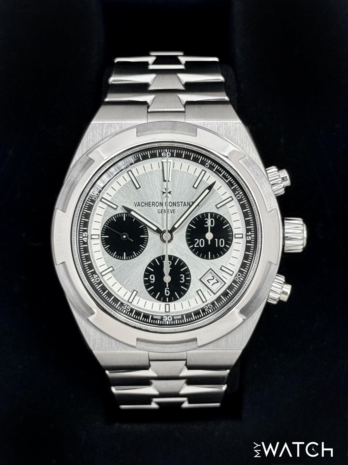 2024 Vacheron Constantin Overseas 42.5mm 5520V Stainless Steel Silver Dial