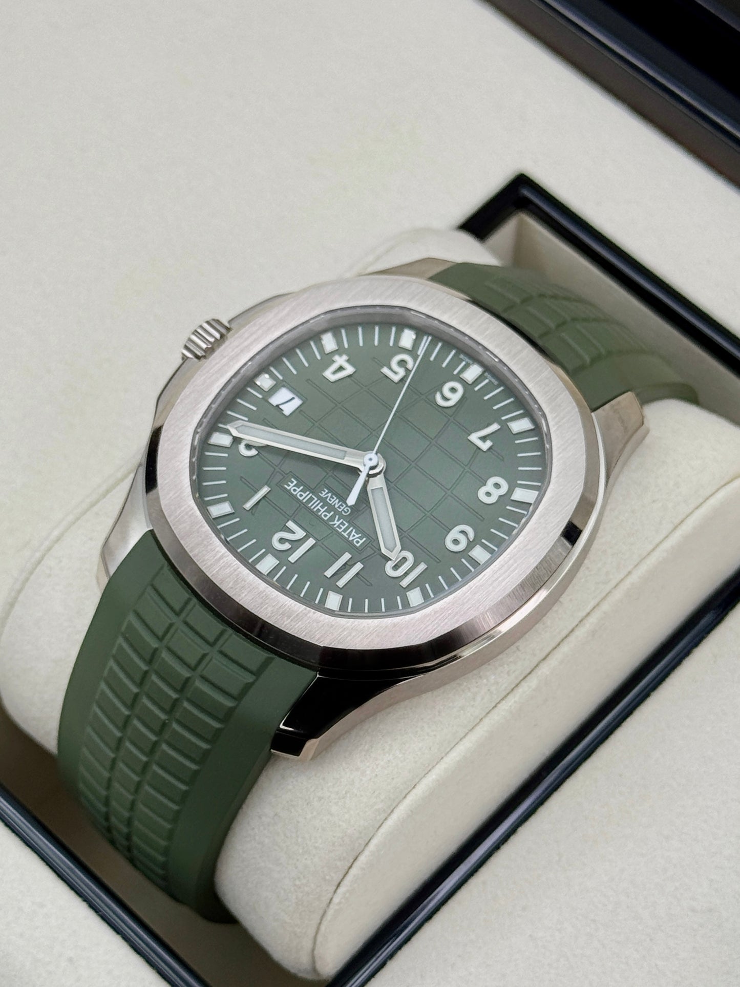 NEW 2026 Patek Philippe Aquanaut 42.2mm 5168G White Gold Green Dial