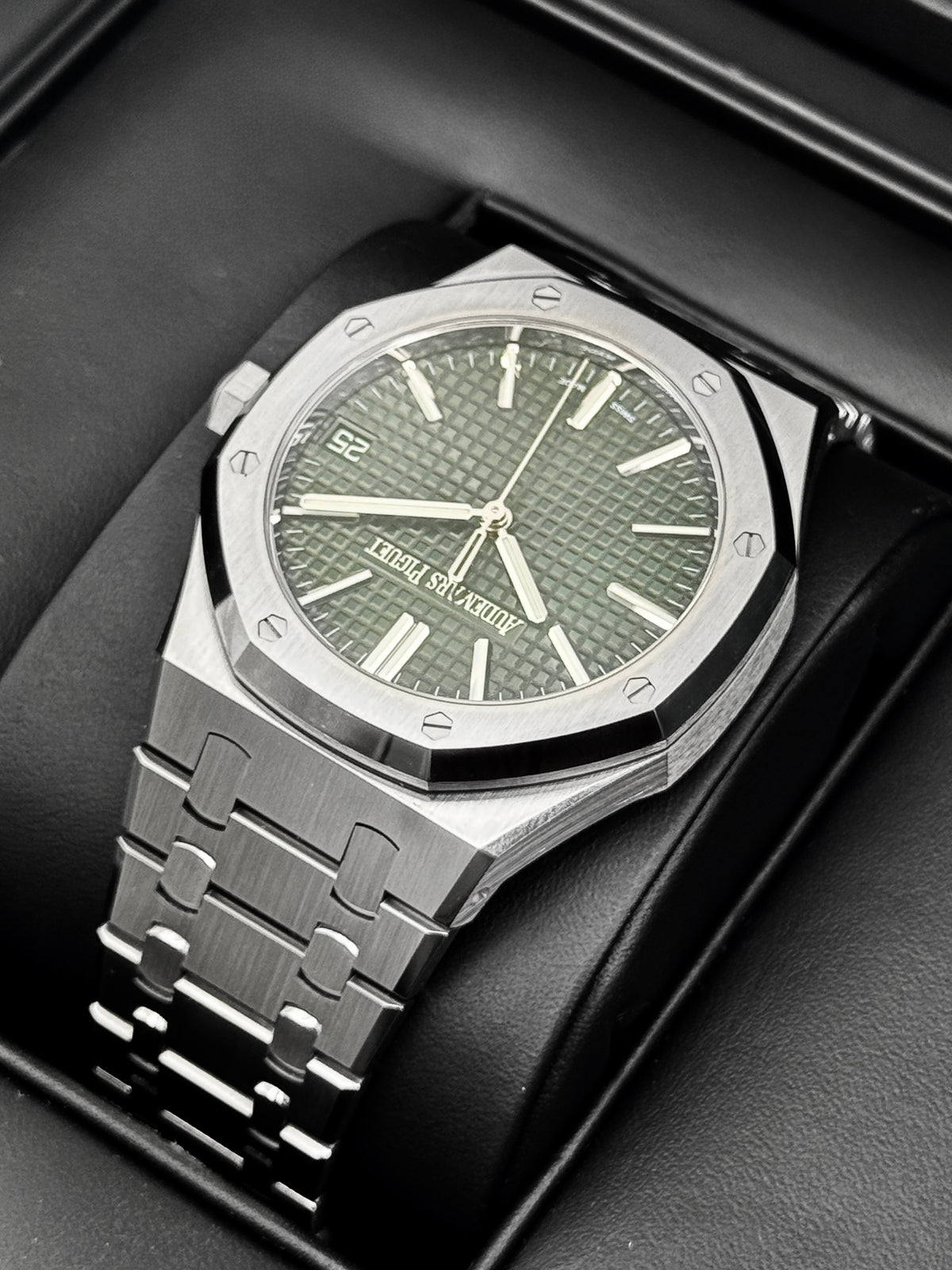 2024 Audemars Piguet Royal Oak 41mm 15510ST Stainless Steel Green Dial