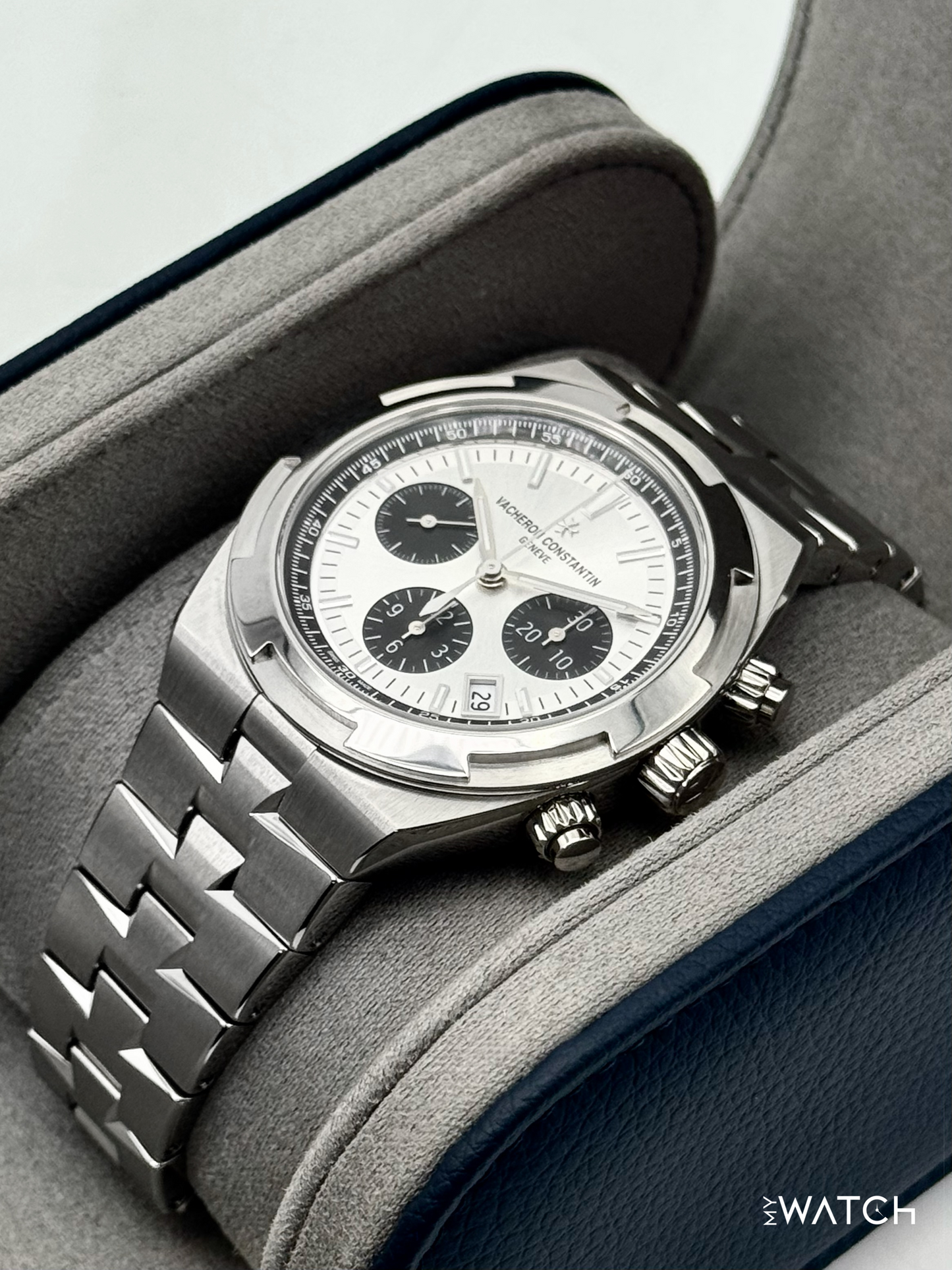 2025 Vacheron Constantin Overseas 42.5mm 5520V Stainless Steel Silver Dial - MyWatchLLC