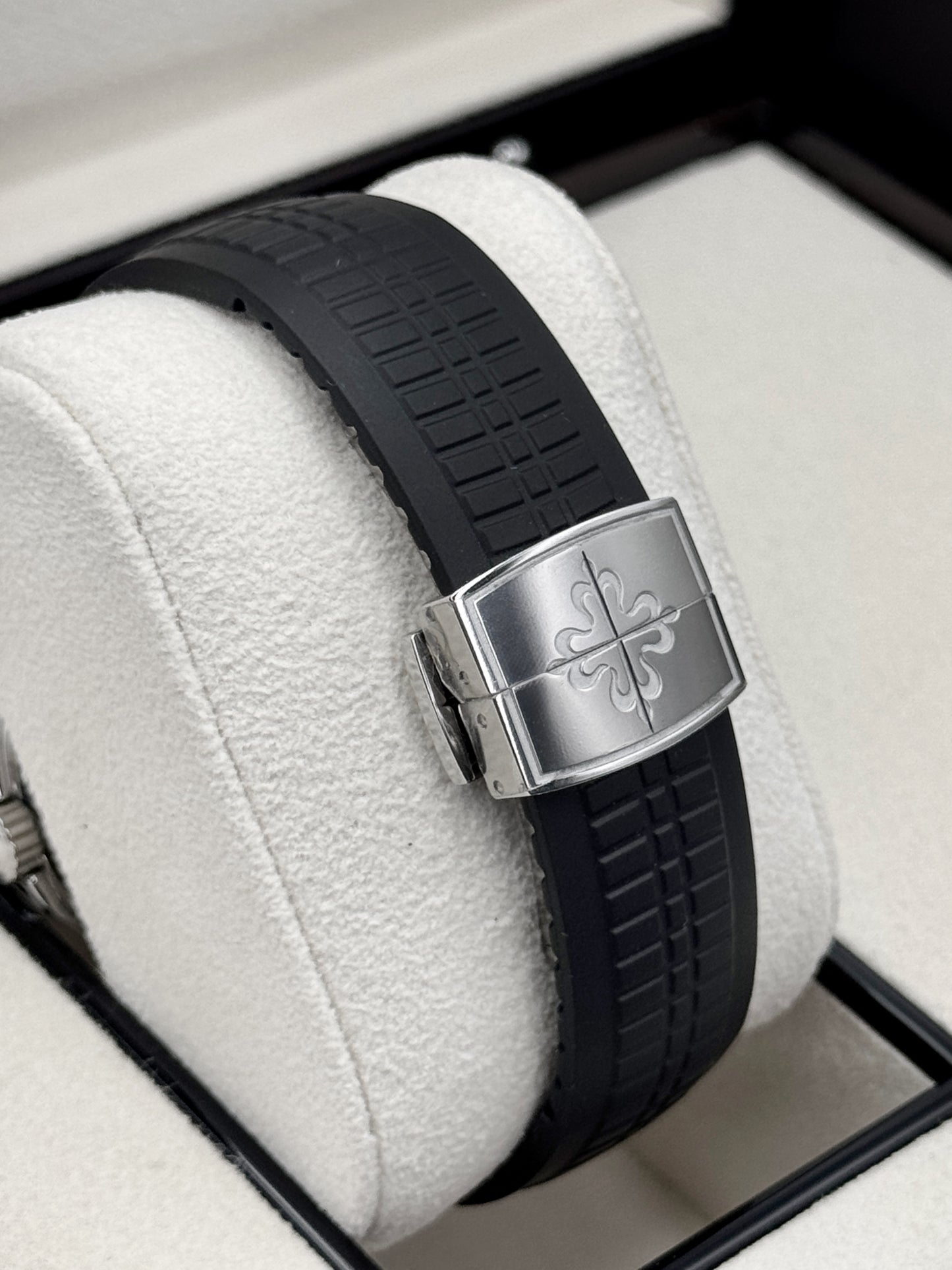 2022 Patek Philippe Aquanaut 40.8mm 5164A-001 Stainless Steel Grey Dial