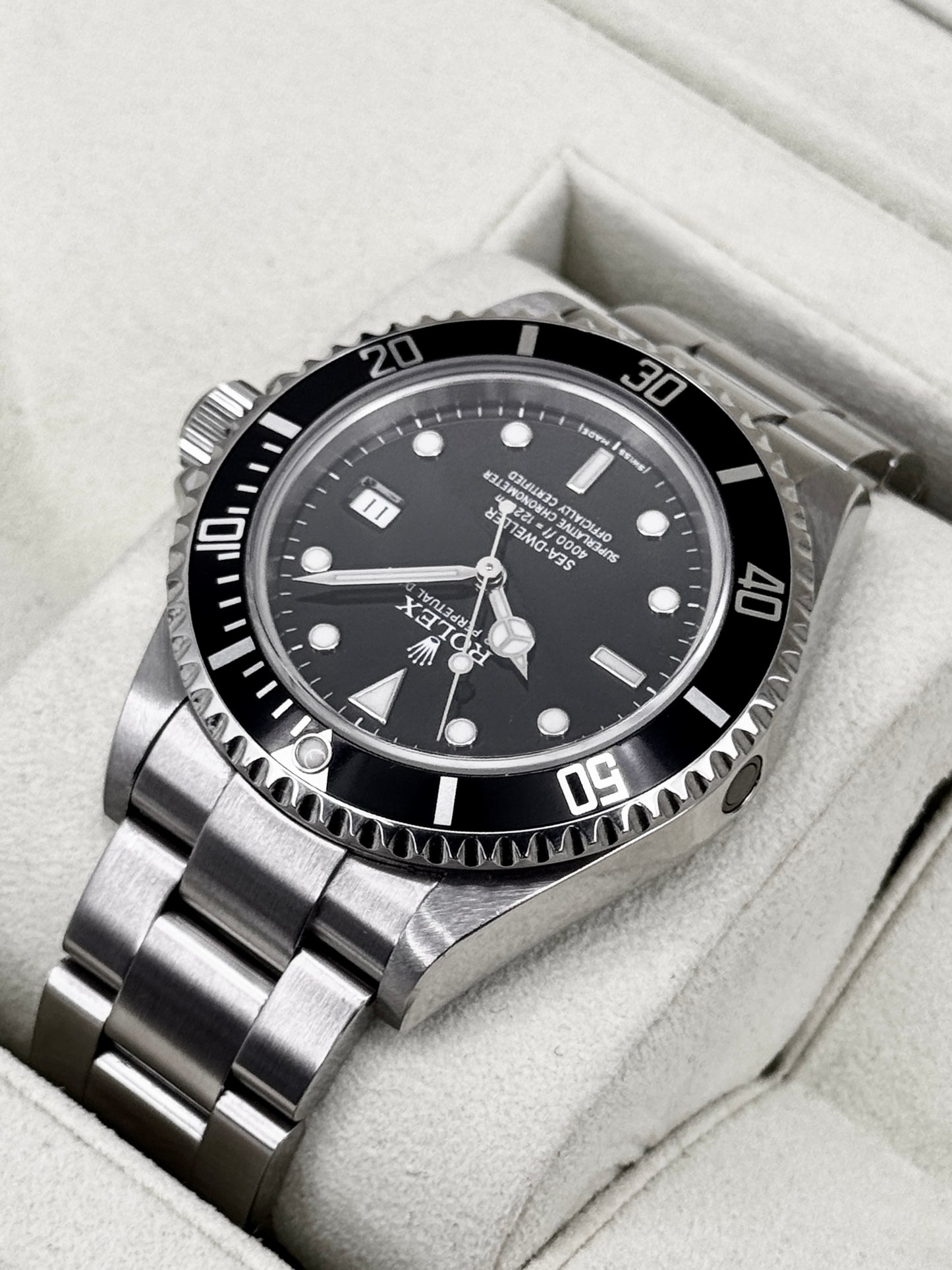 2007 Rolex Sea-Dweller 40mm 16600 Stainless Steel Black Dial (Collectors Set)
