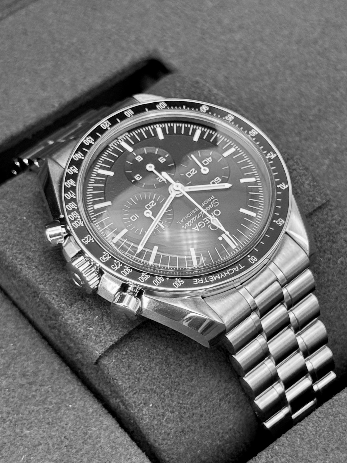 NEW 2026 Omega Speedmaster Moonwatch 42mm 310.30.42.50.01.001 Black