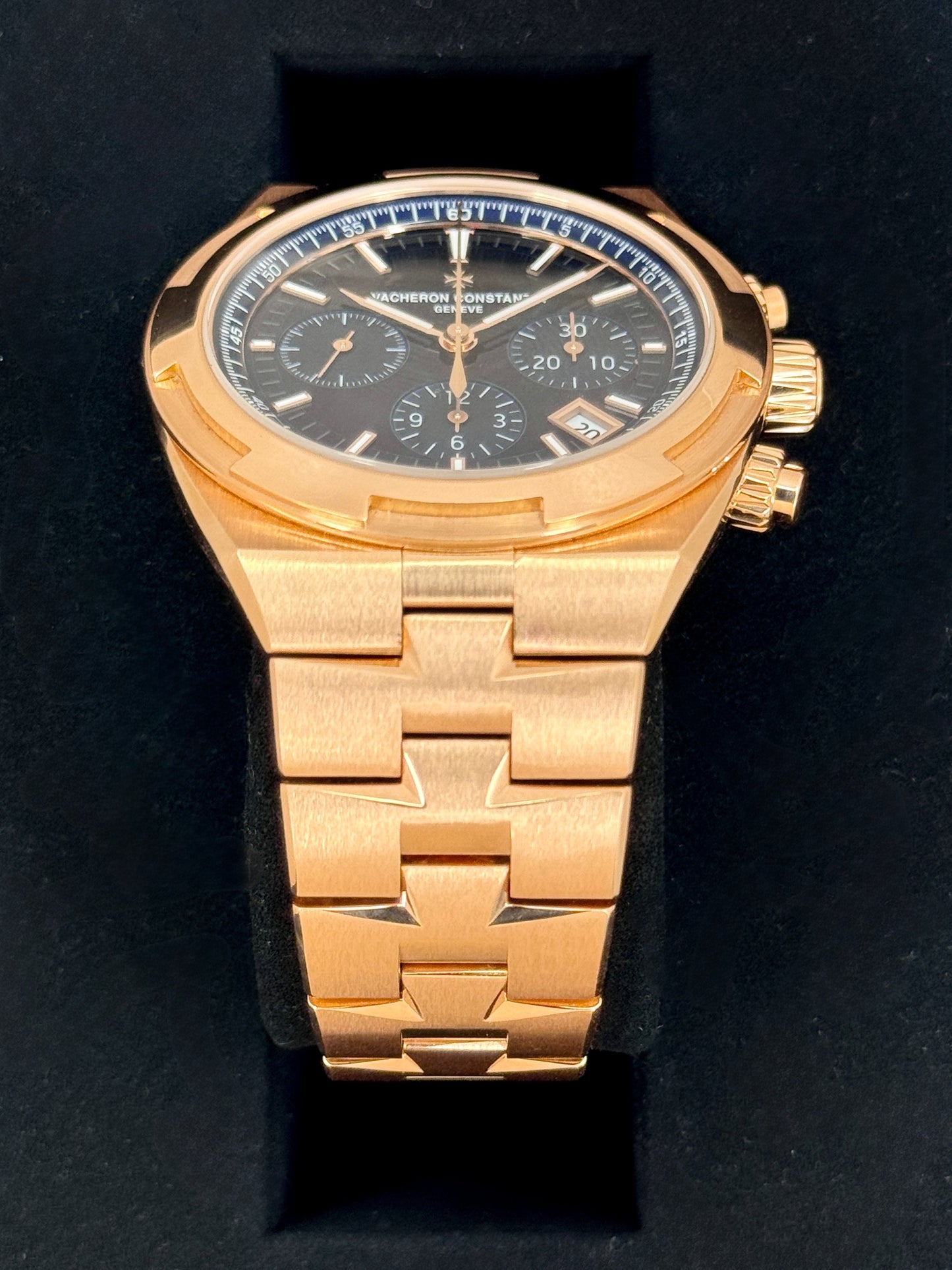 2024 Vacheron Constantin Overseas 42.5mm 5520V Rose Gold Blue Dial