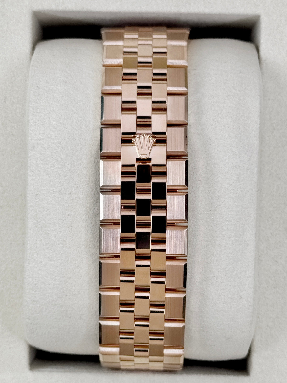 NEW 2026 Rolex Land-Dweller 40mm 127335 Rose Gold Flat Jubilee White Dial (NEW STYLE CARD)