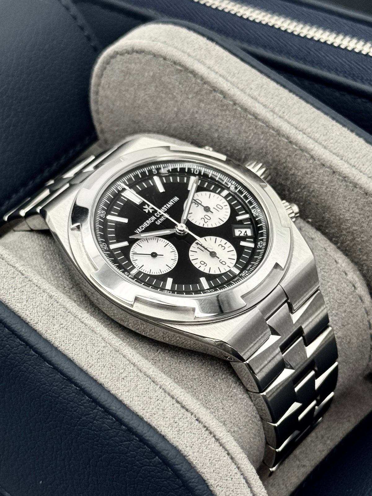 2026 Vacheron Constantin Overseas 42mm 5520V Stainless Steel Black Dial