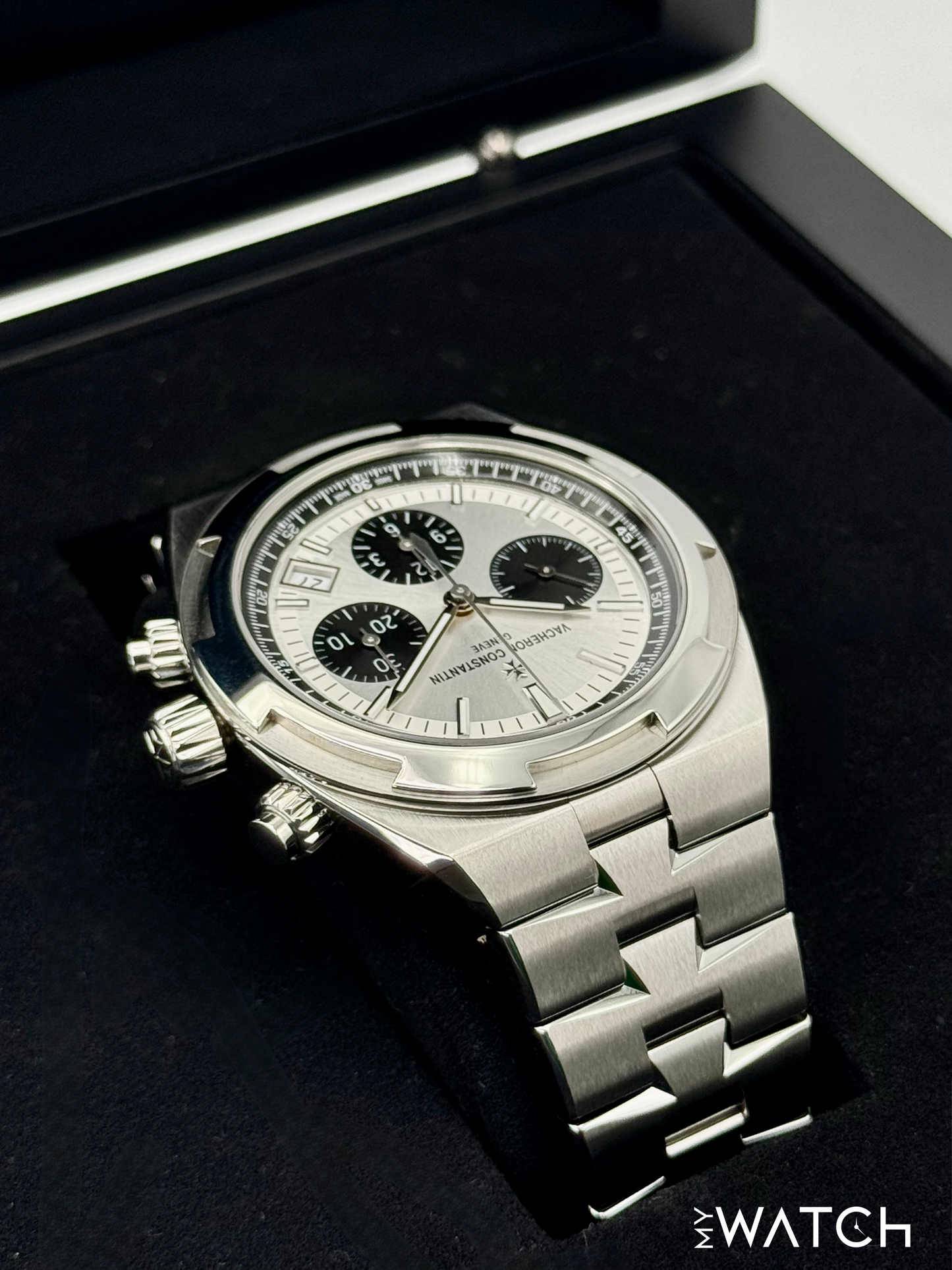 2024 Vacheron Constantin Overseas 42.5mm 5520V Stainless Steel Silver Dial