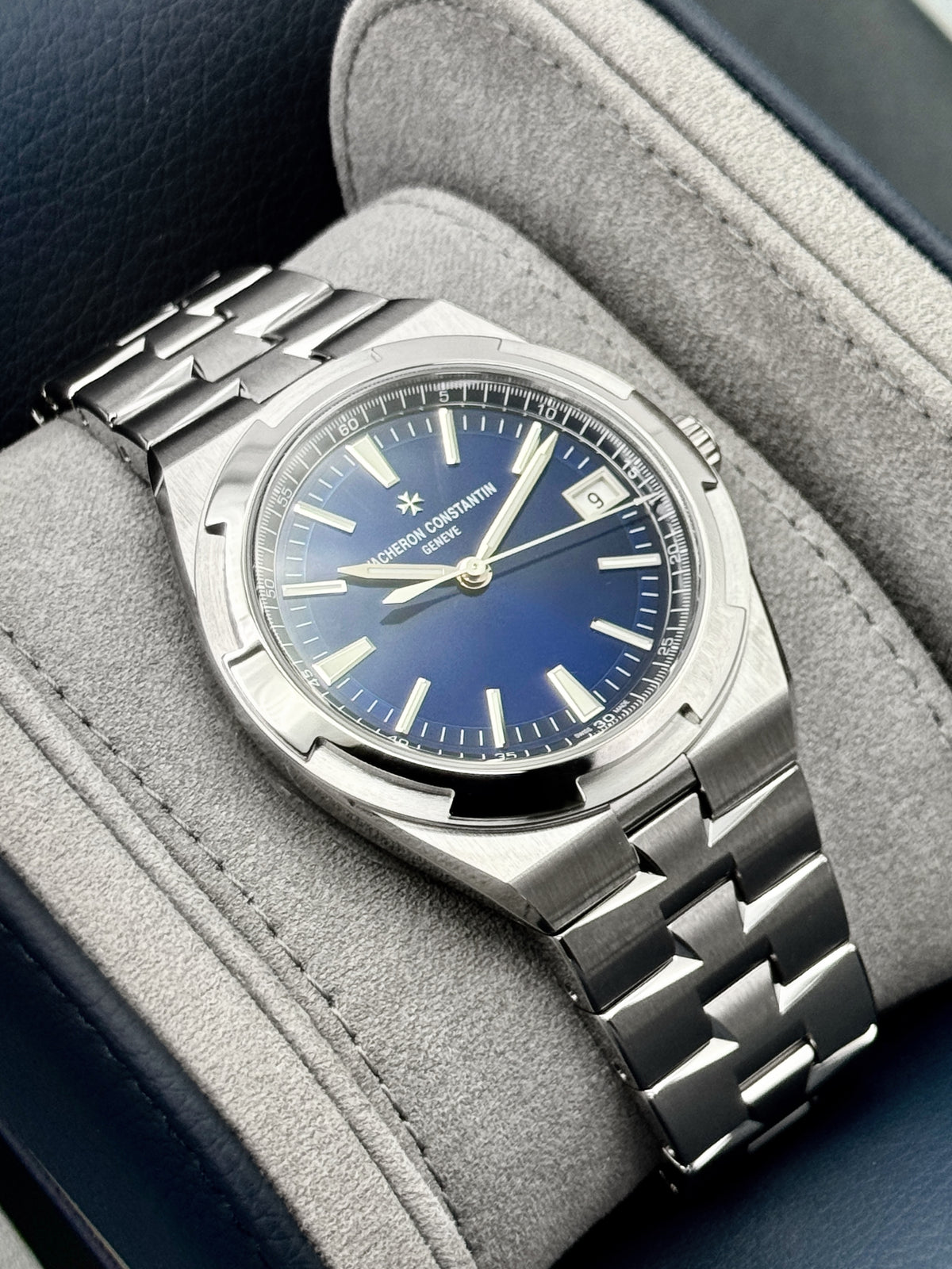 NEW 2026 Vacheron Constantin Overseas 41mm 4520V Stainless Steel Blue Dial