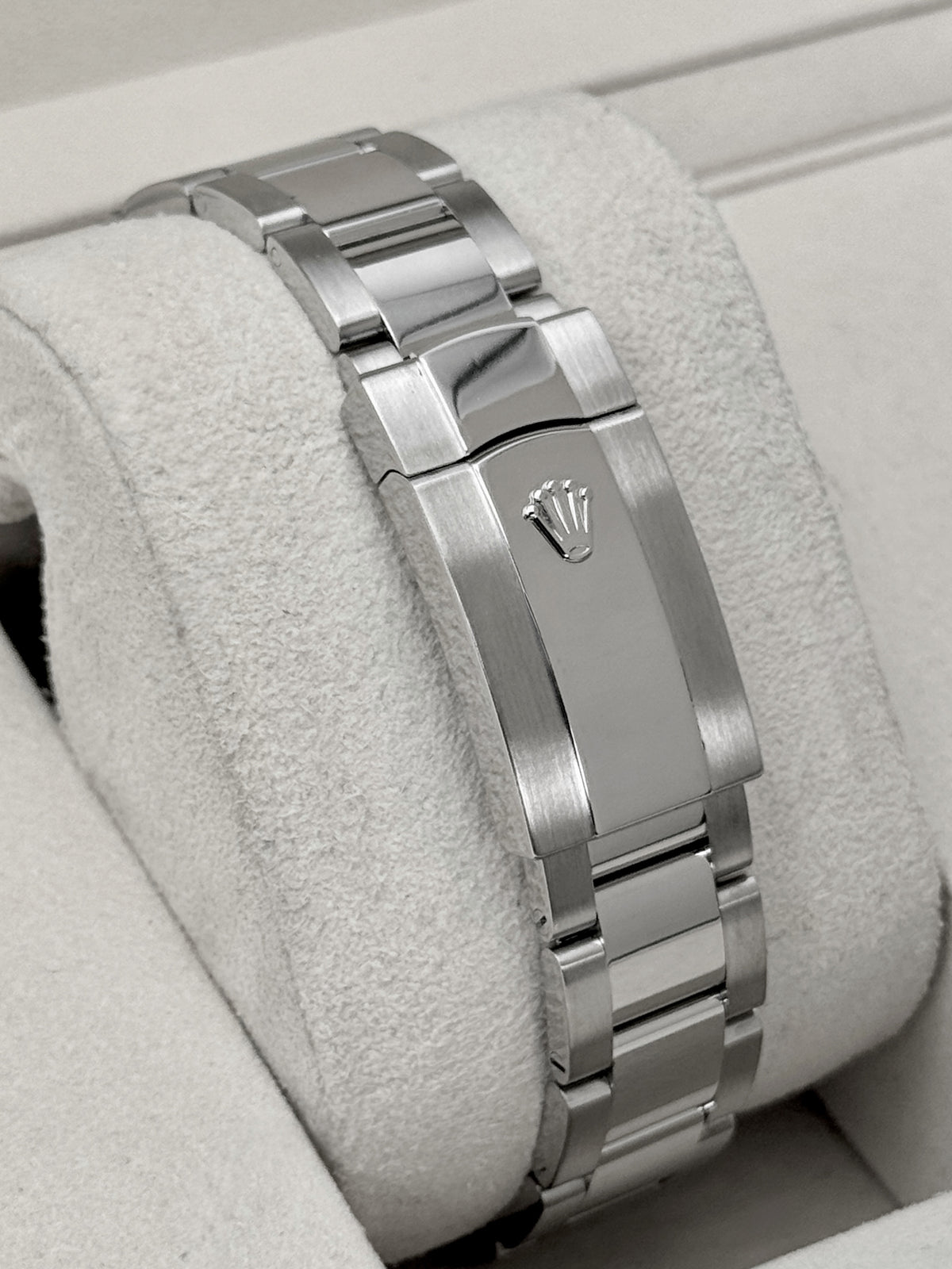 2025 Rolex Datejust 41mm 126300 Stainless Steel Oyster White Dial