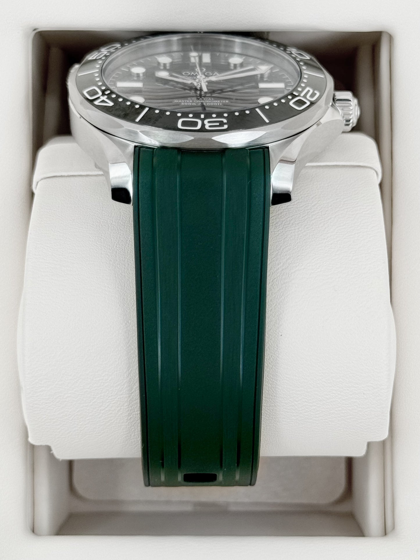 2023 Omega Seamaster Master Chronometer 42mm 210.32.42.20.10.001 Green Dial