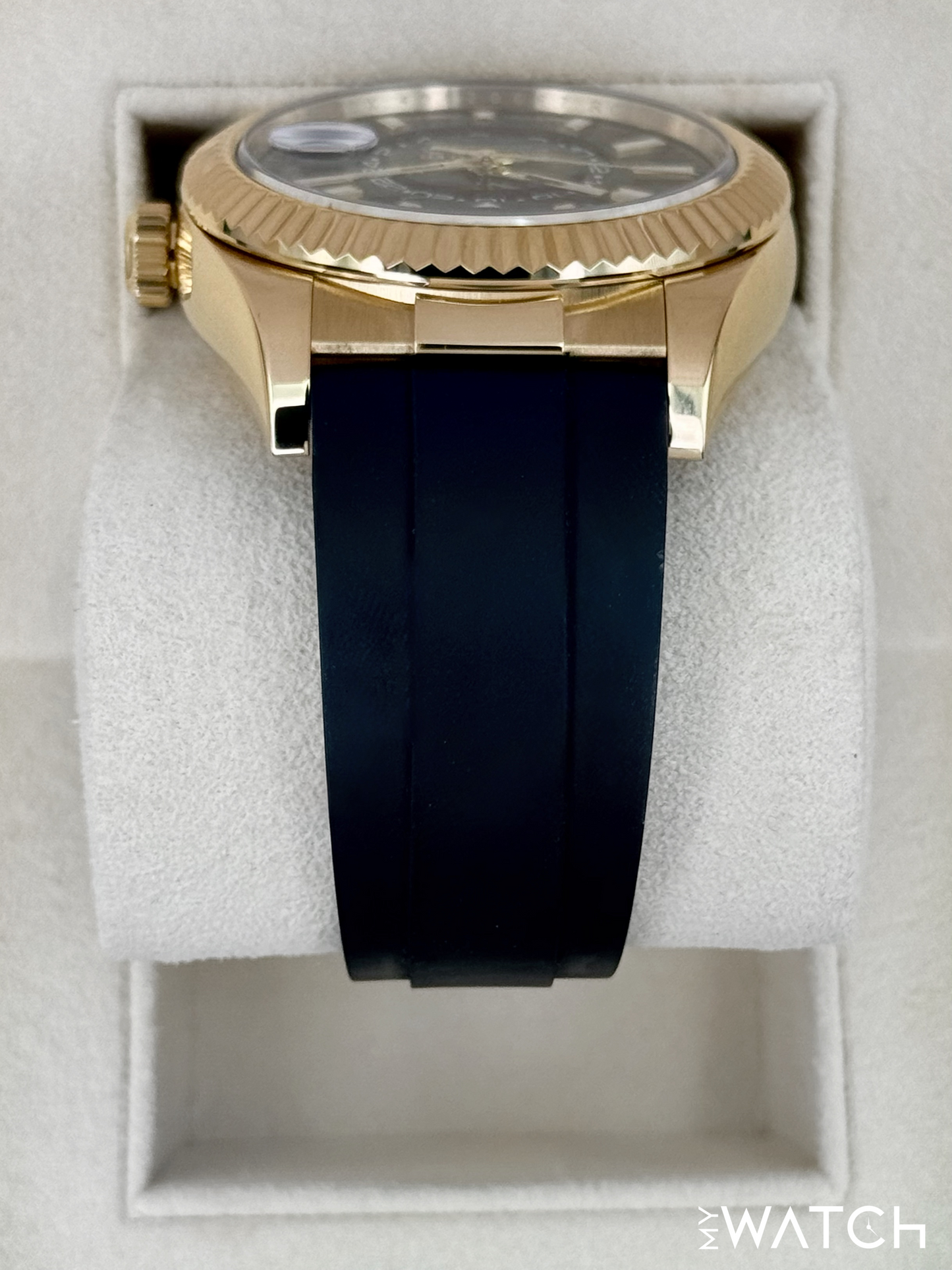 2022 Rolex Sky-Dweller 42mm 326238 Yellow Gold Oysterflex Black Dial