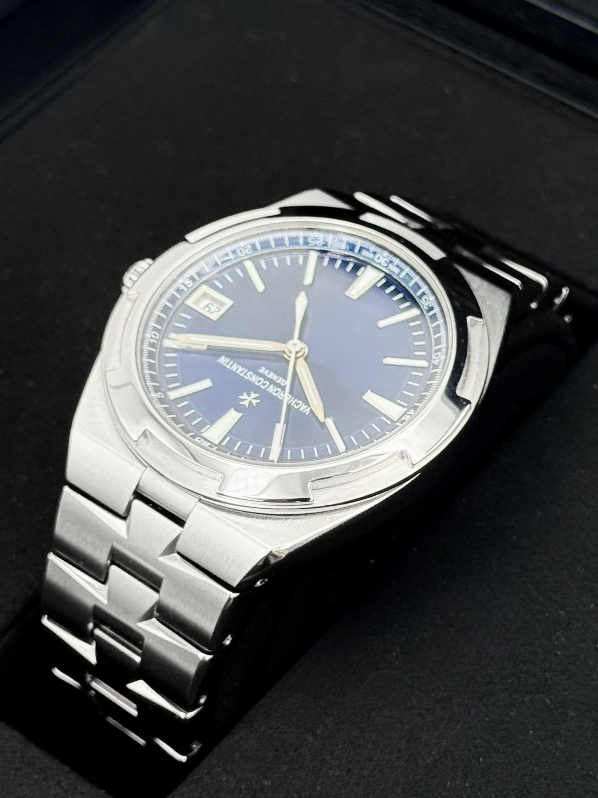 2021 Vacheron Constantin Overseas 41mm 4500V Stainless Steel Blue Dial