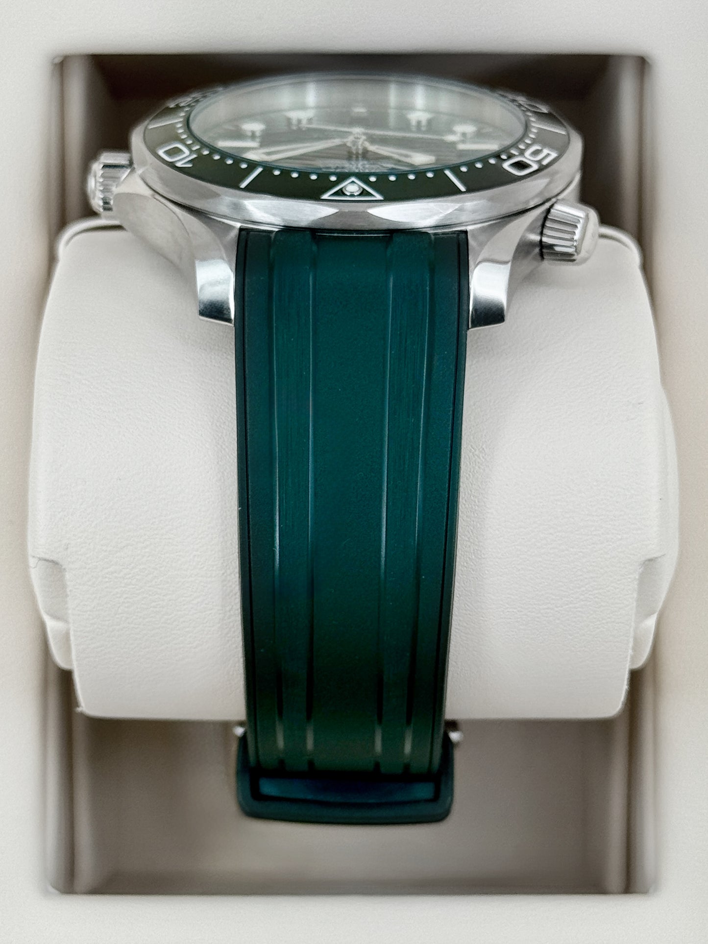2026 Omega Seamaster Master Chronometer 42mm 210.32.42.20.10.001 Green Dial