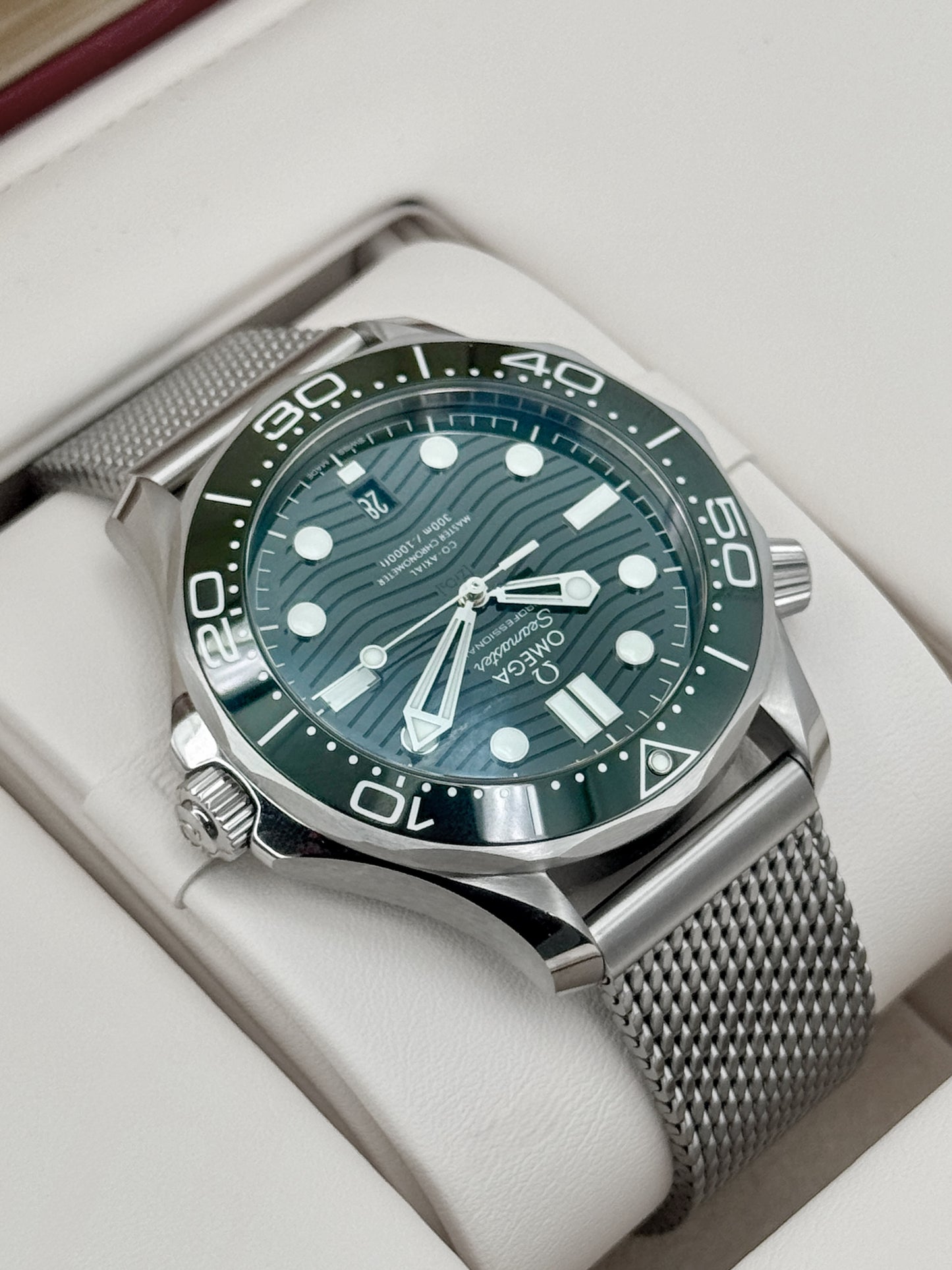 2025 Omega Seamaster Master Chronometer 42mm 210.32.42.20.10.001 Green Dial