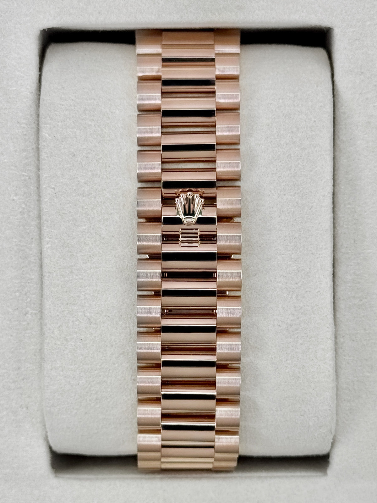 NEW 2025 Rolex Day-Date 40mm 228235 Presidential Rose Gold Olive Green Dial