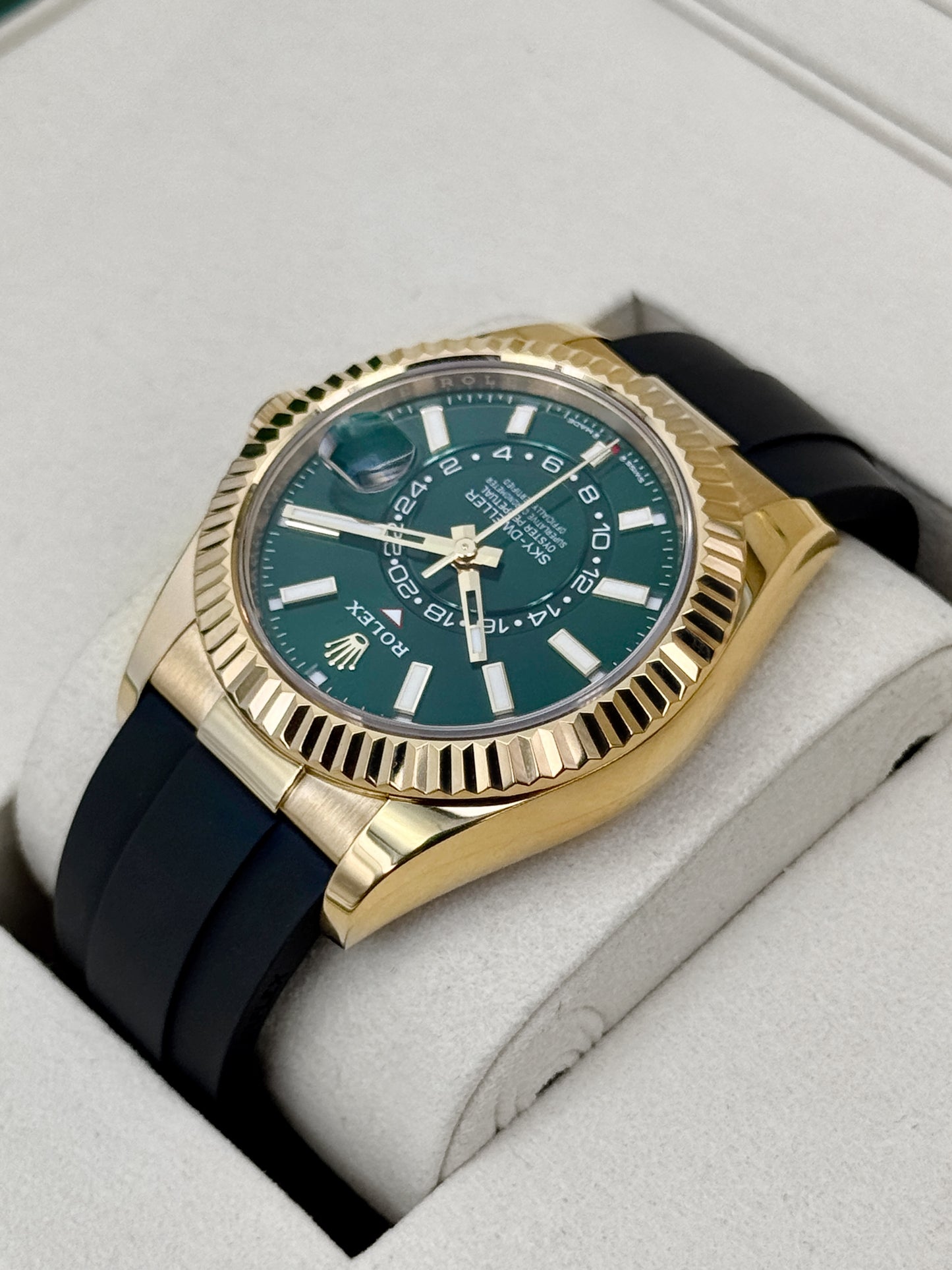 2025 Rolex Sky-Dweller 42mm 336238 Yellow Gold Oysterflex Green Dial