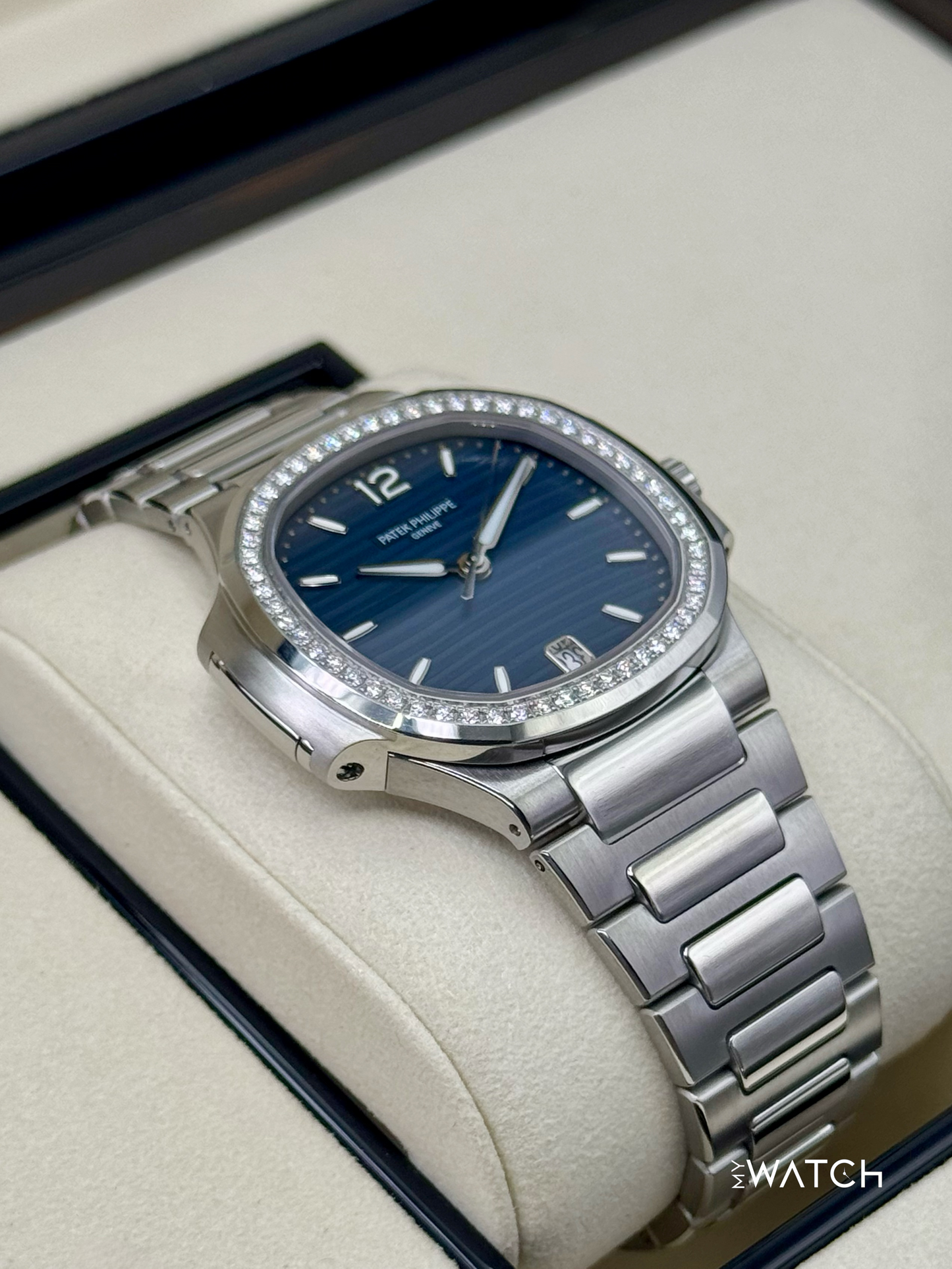 NEW 2025 Patek Philippe Nautilus 35.2mm 7118/1200A-001 Stainless Steel Blue Dial