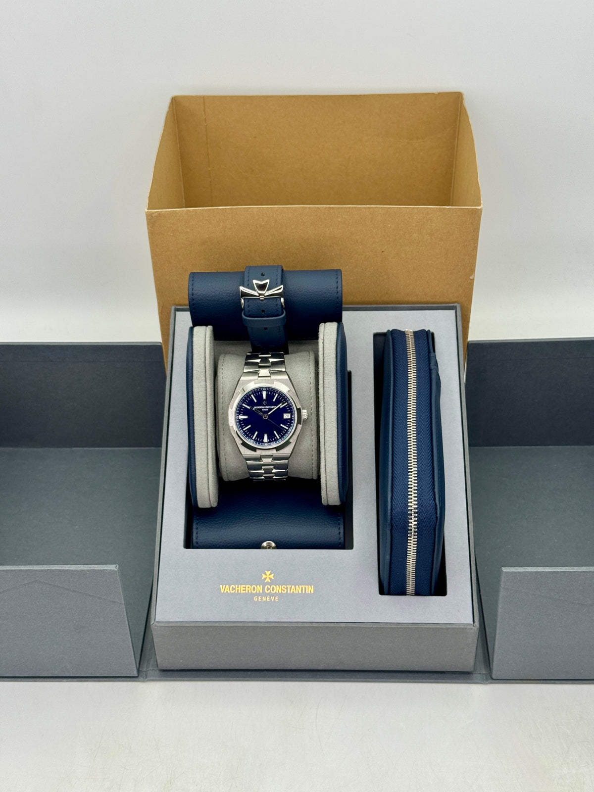 2025 Vacheron Constantin Overseas 41mm 4520V Stainless Steel Blue Dial