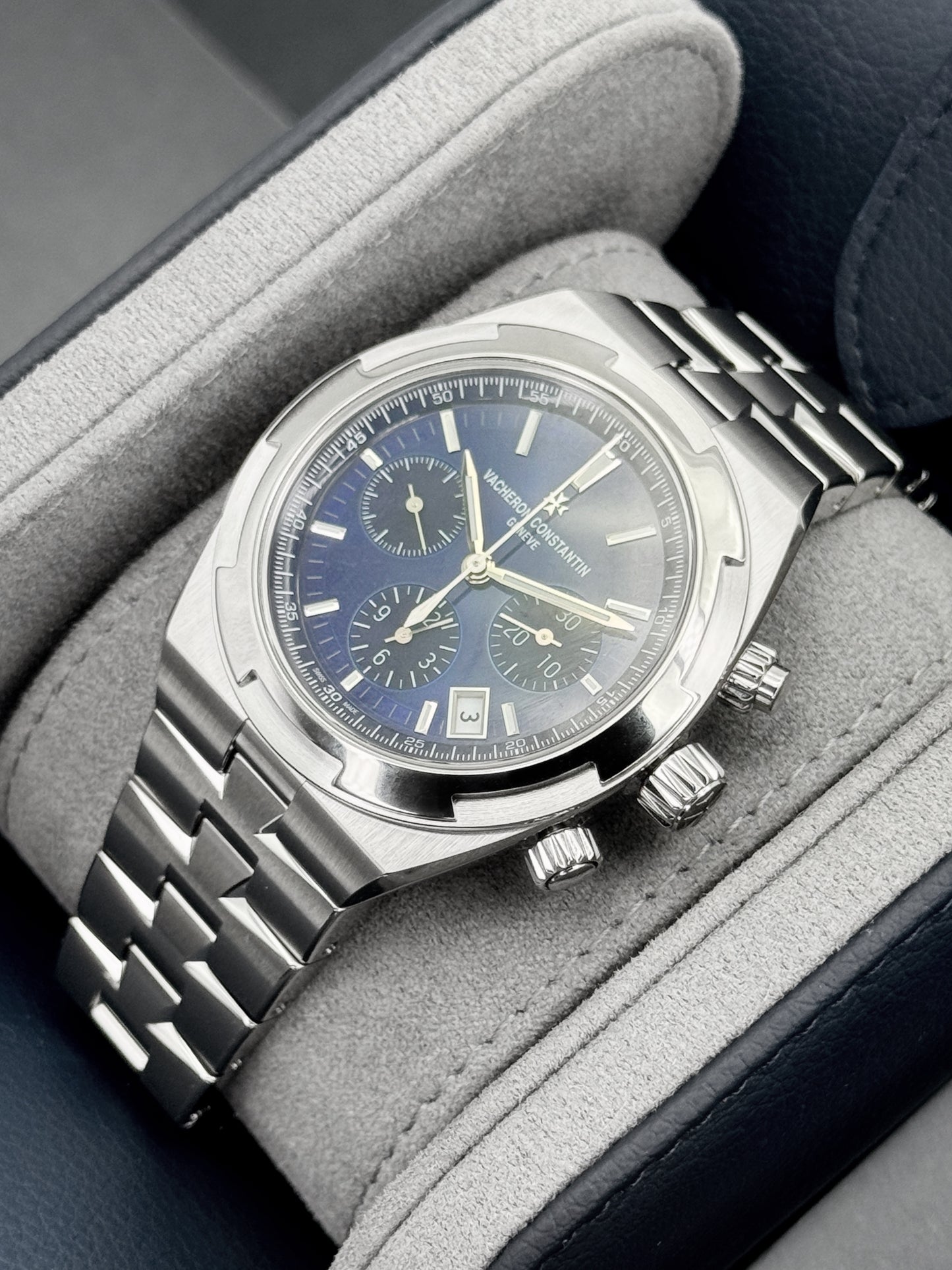 NEW 2026 Vacheron Constantin Overseas 42.5mm 5520V Stainless Steel Blue Dial