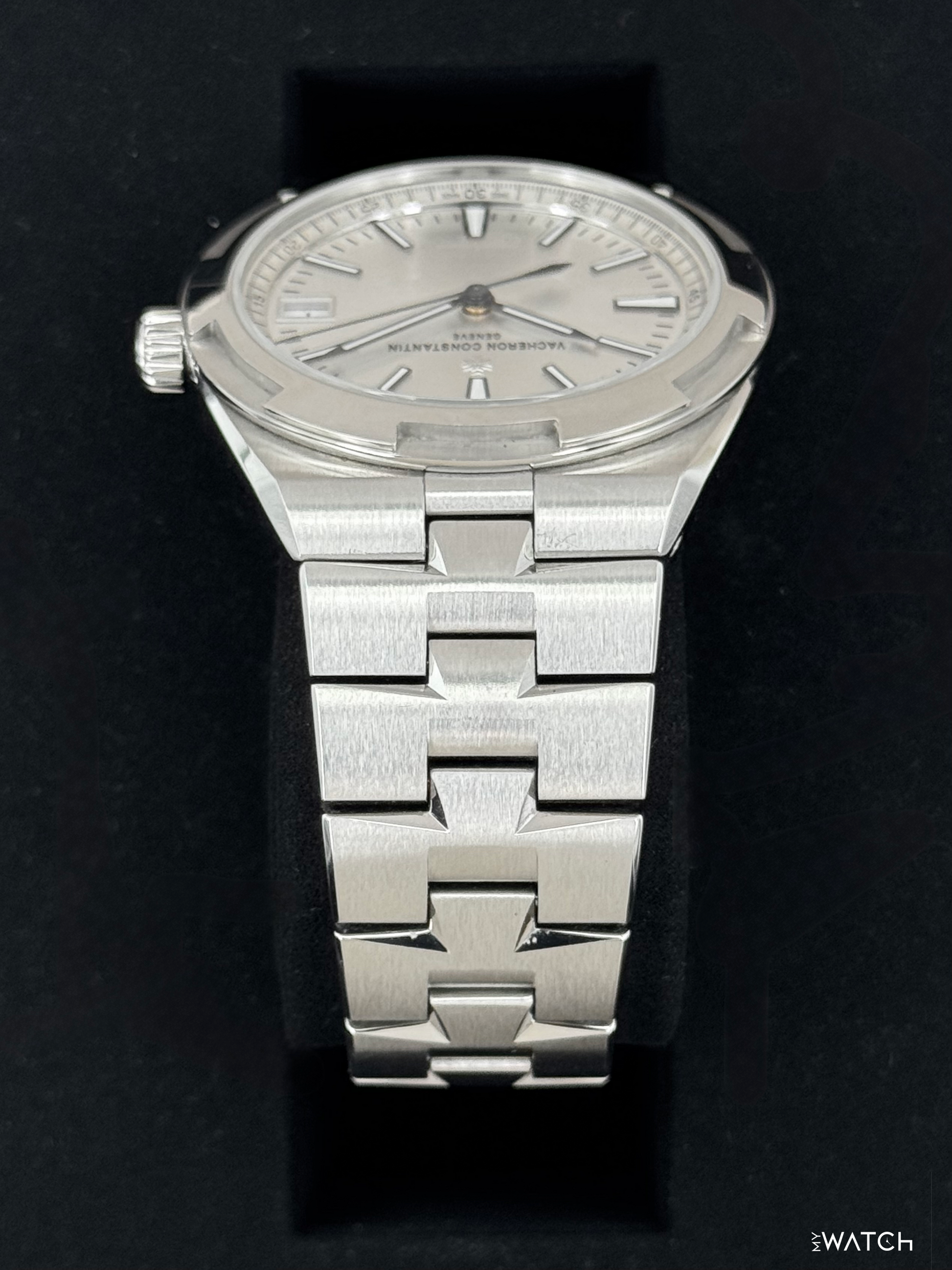 2024 Vacheron Constantin Overseas 41mm 4520V Stainless Steel Silver Dial - MyWatchLLC