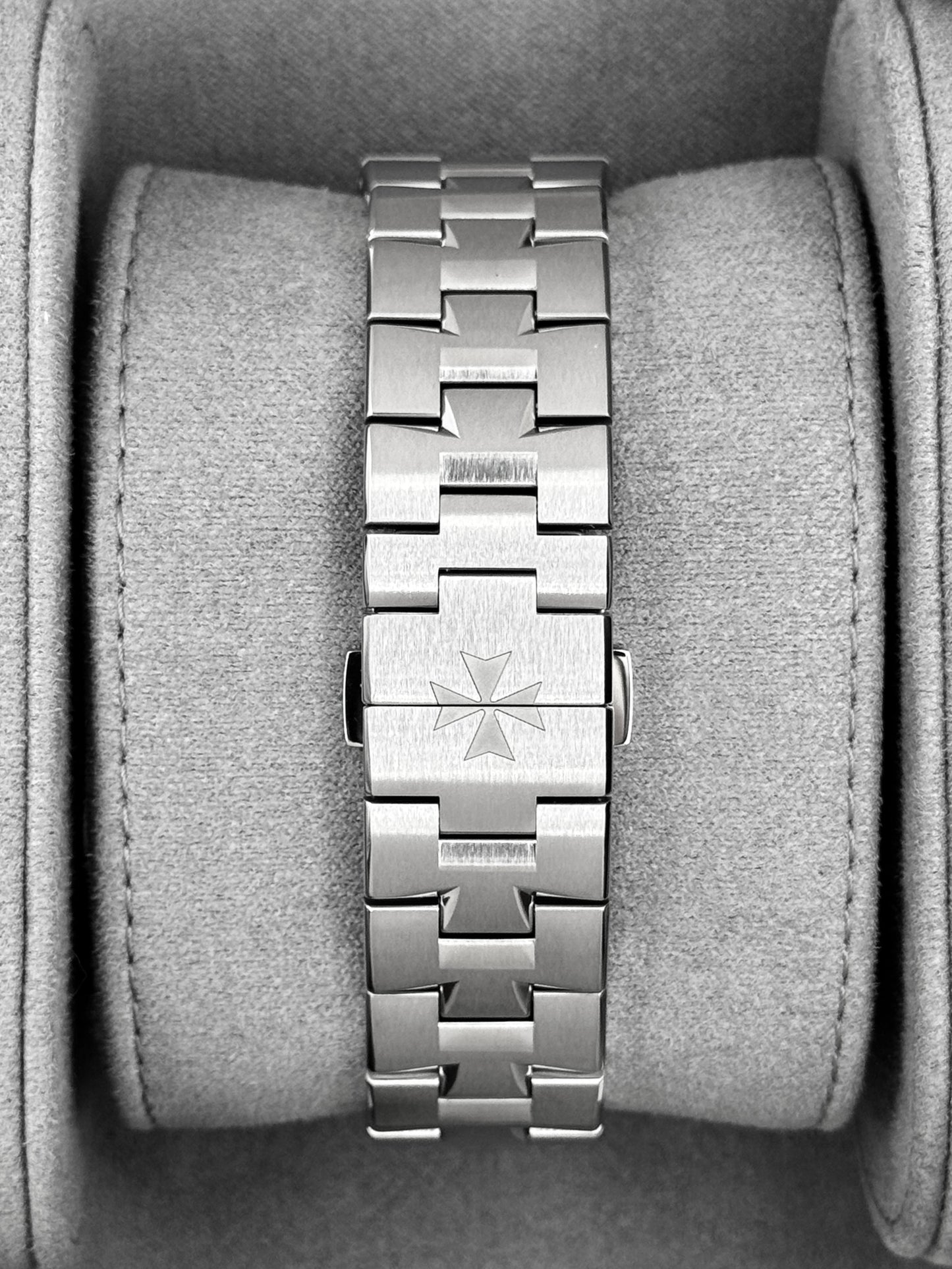 NEW 2026 Vacheron Constantin Overseas 41mm 4520V Stainless Steel Black Dial