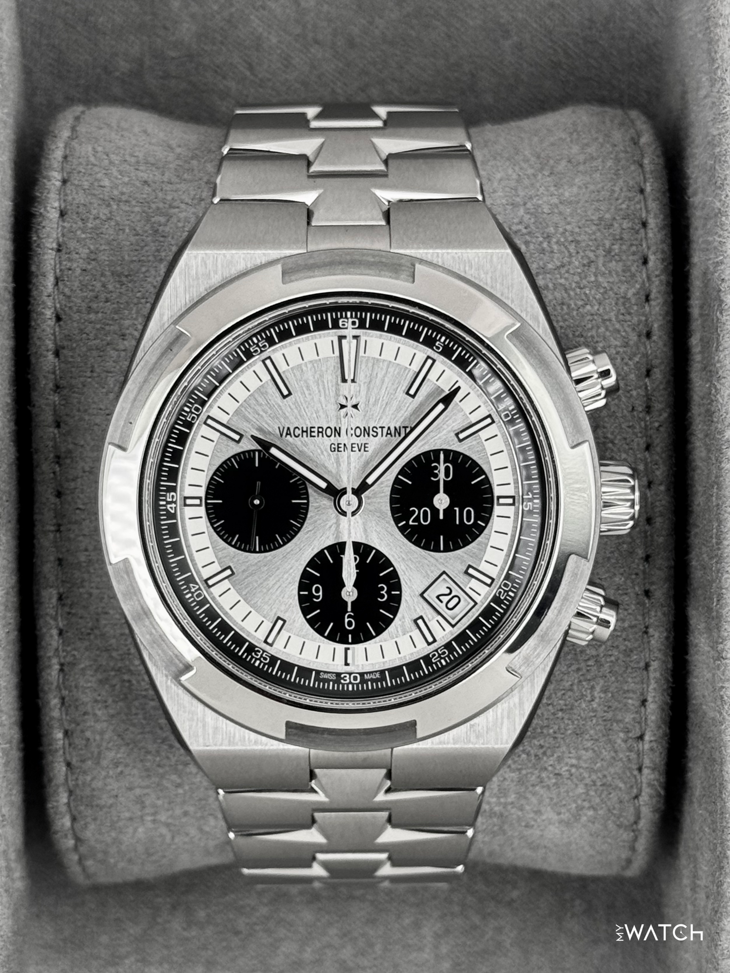 2025 Vacheron Constantin Overseas 42.5mm 5520V Stainless Steel Silver Dial - MyWatchLLC