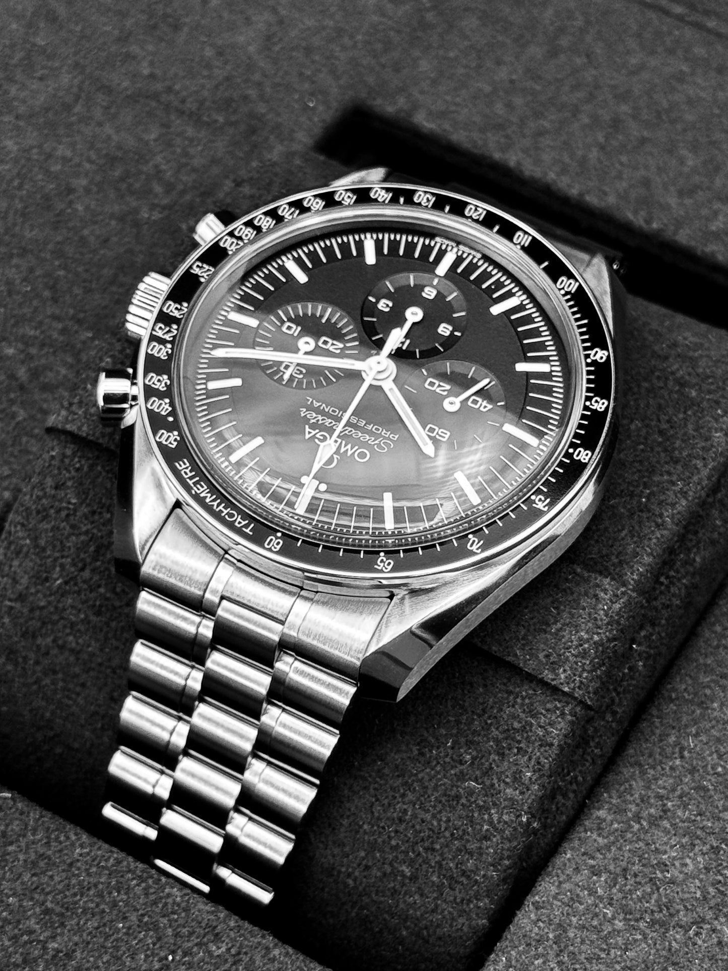 NEW 2026 Omega Speedmaster Moonwatch 42mm 310.30.42.50.01.001 Black