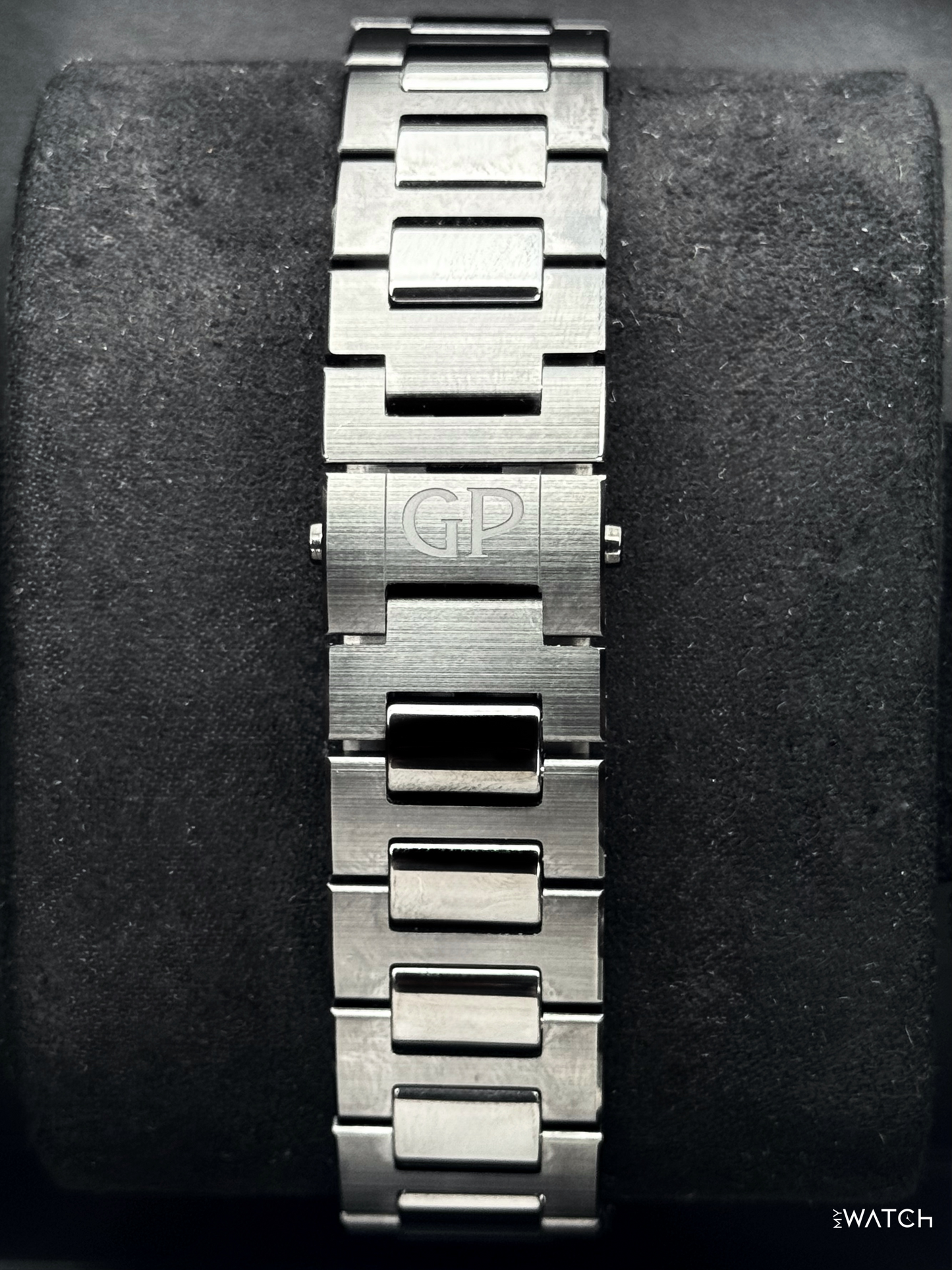 NEW 2025 Girard-Perregaux Laureato 42mm 81015-32-001-32A Black Skelton Dial - MyWatchLLC