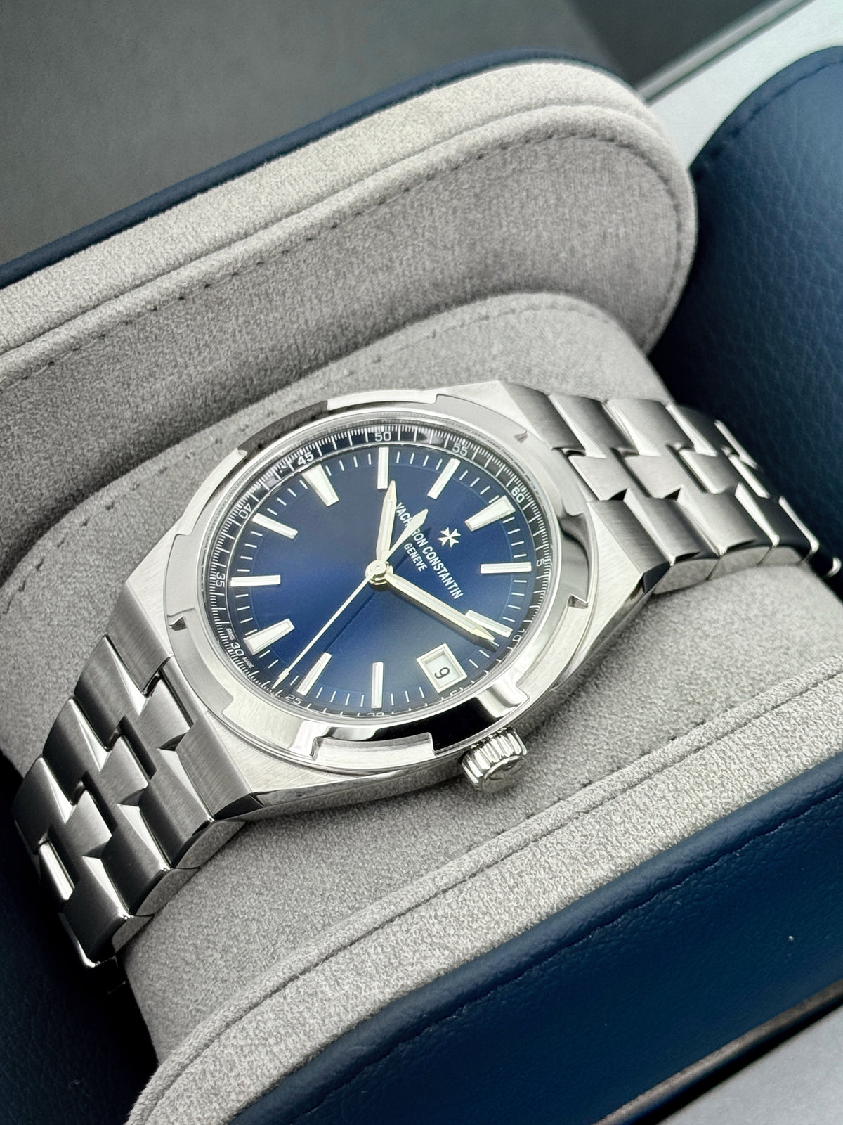 NEW 2026 Vacheron Constantin Overseas 41mm 4520V Stainless Steel Blue Dial