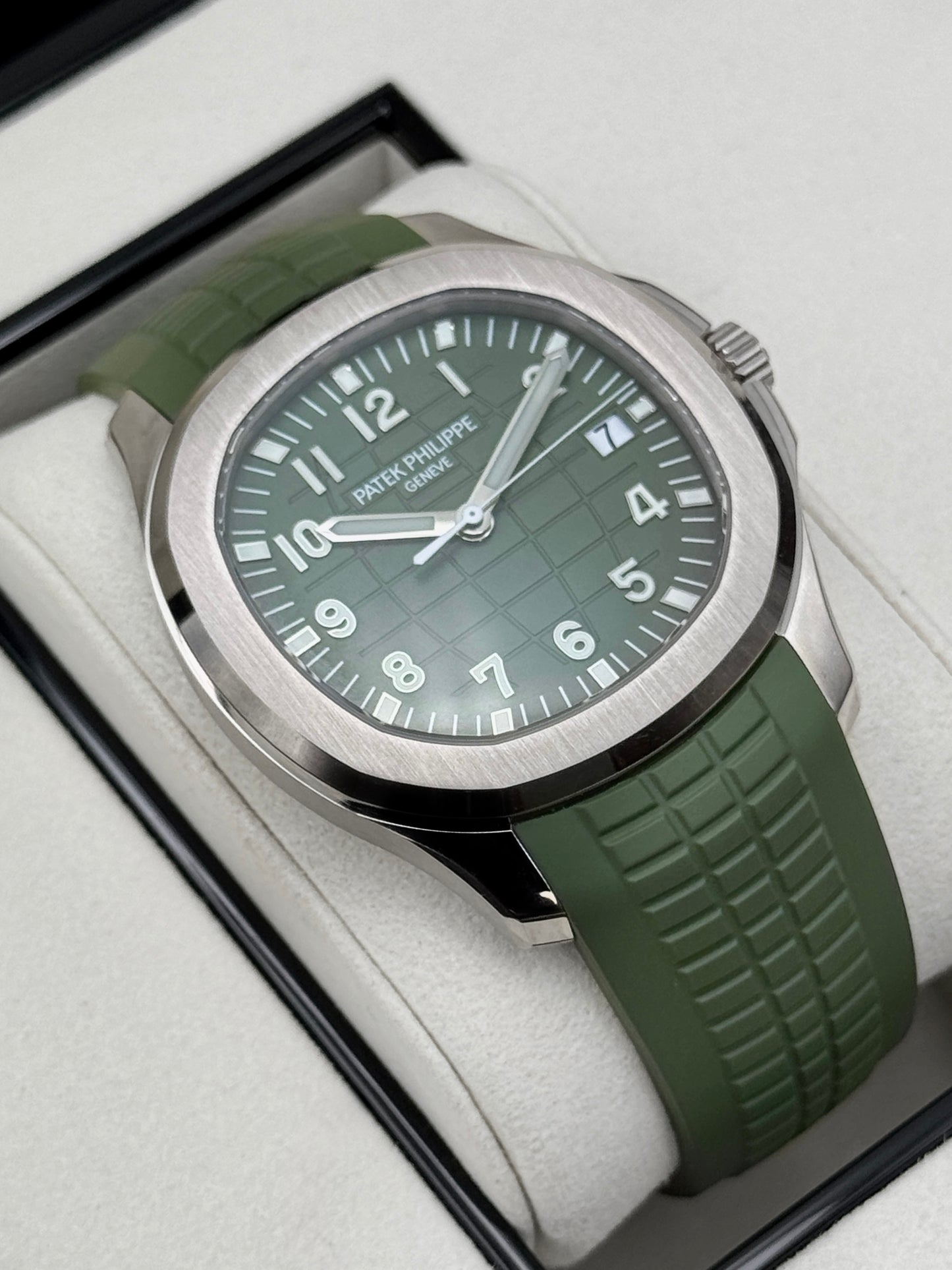 NEW 2026 Patek Philippe Aquanaut 42.2mm 5168G White Gold Green Dial