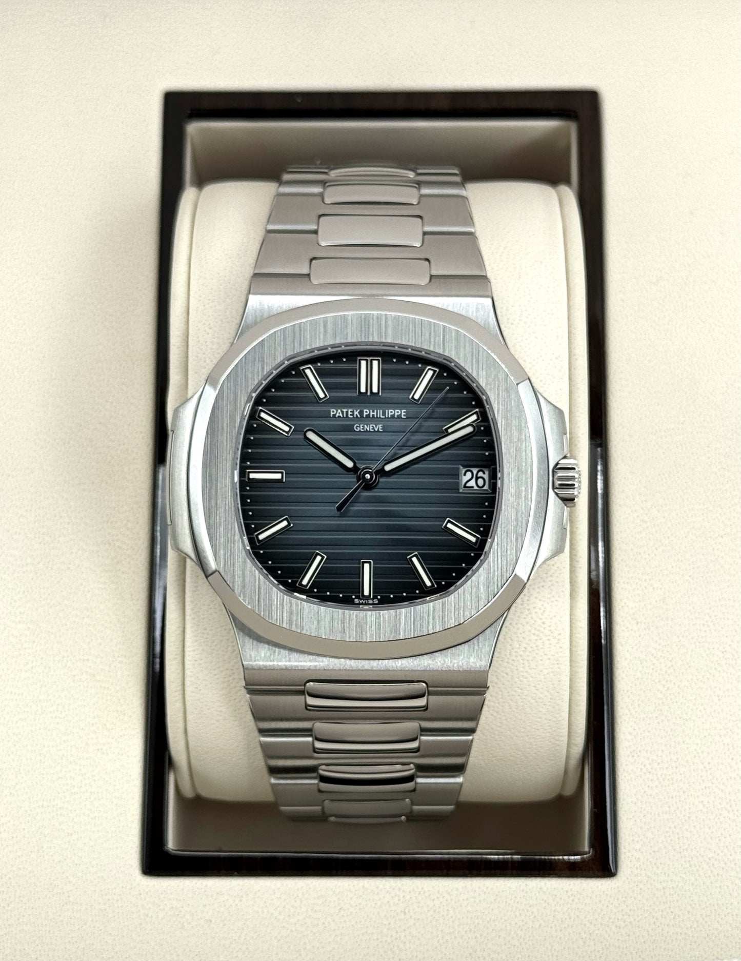 Patek Philippe Nautilus 40mm 5711/1A tainless Steel Blue Dial