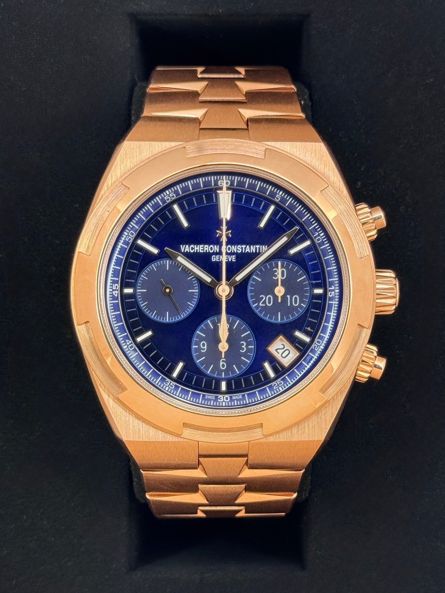 2024 Vacheron Constantin Overseas 42.5mm 5520V Rose Gold Blue Dial