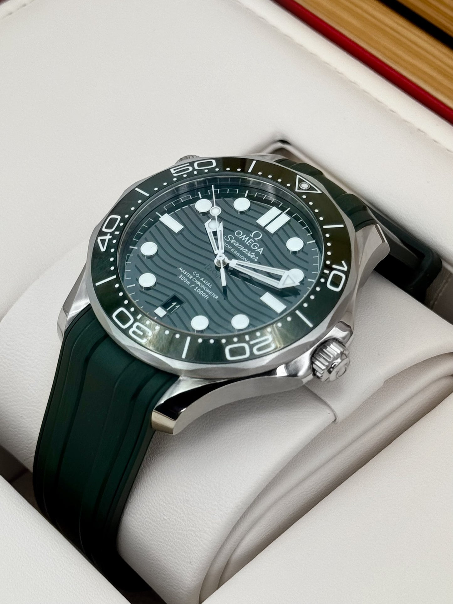 2023 Omega Seamaster Master Chronometer 42mm 210.32.42.20.10.001 Green Dial
