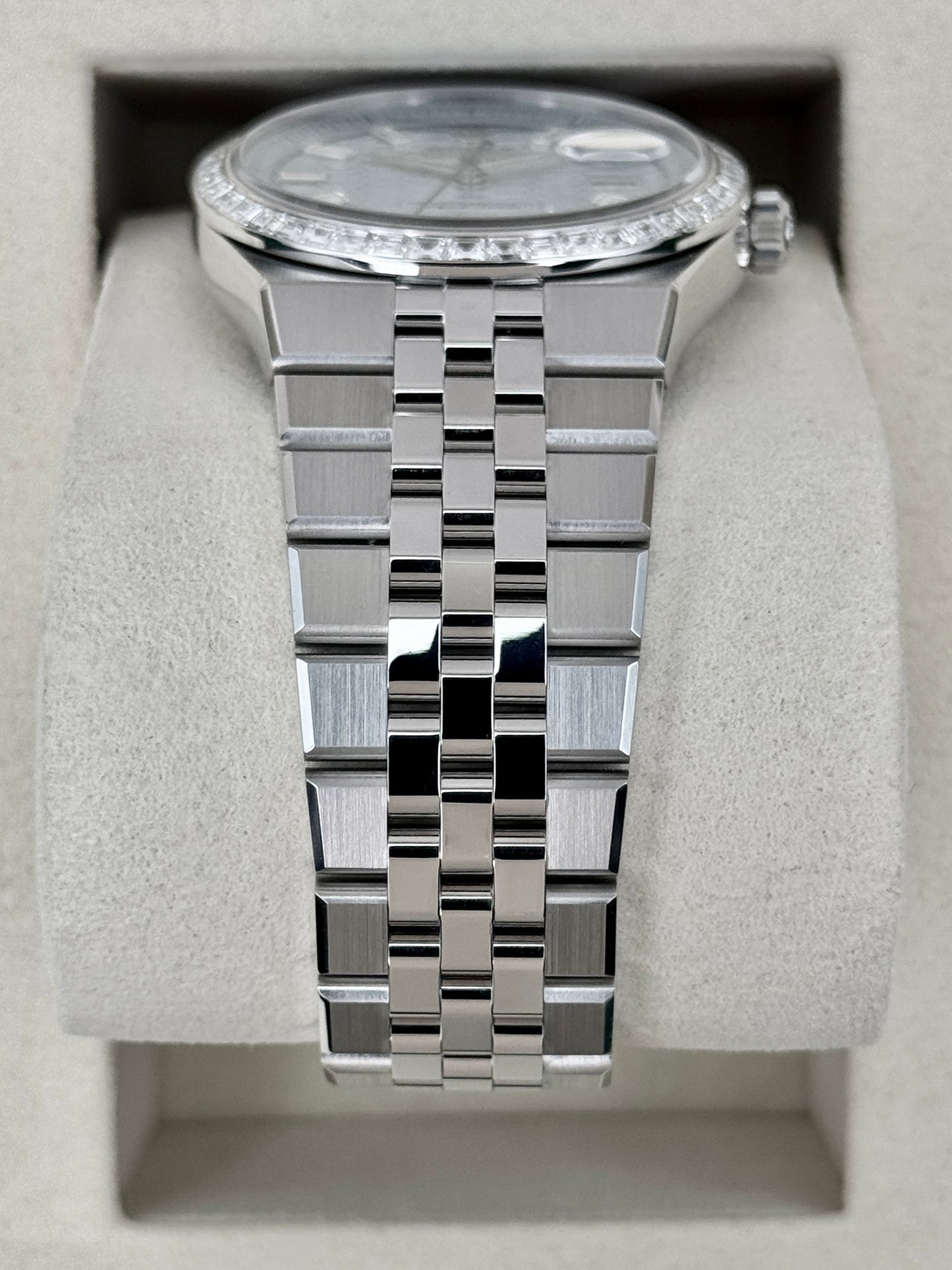 NEW 2026 Rolex Land-Dweller 36mm 127286TBR Platinum Ice Blue Honeycomb Motif Diamond Dial