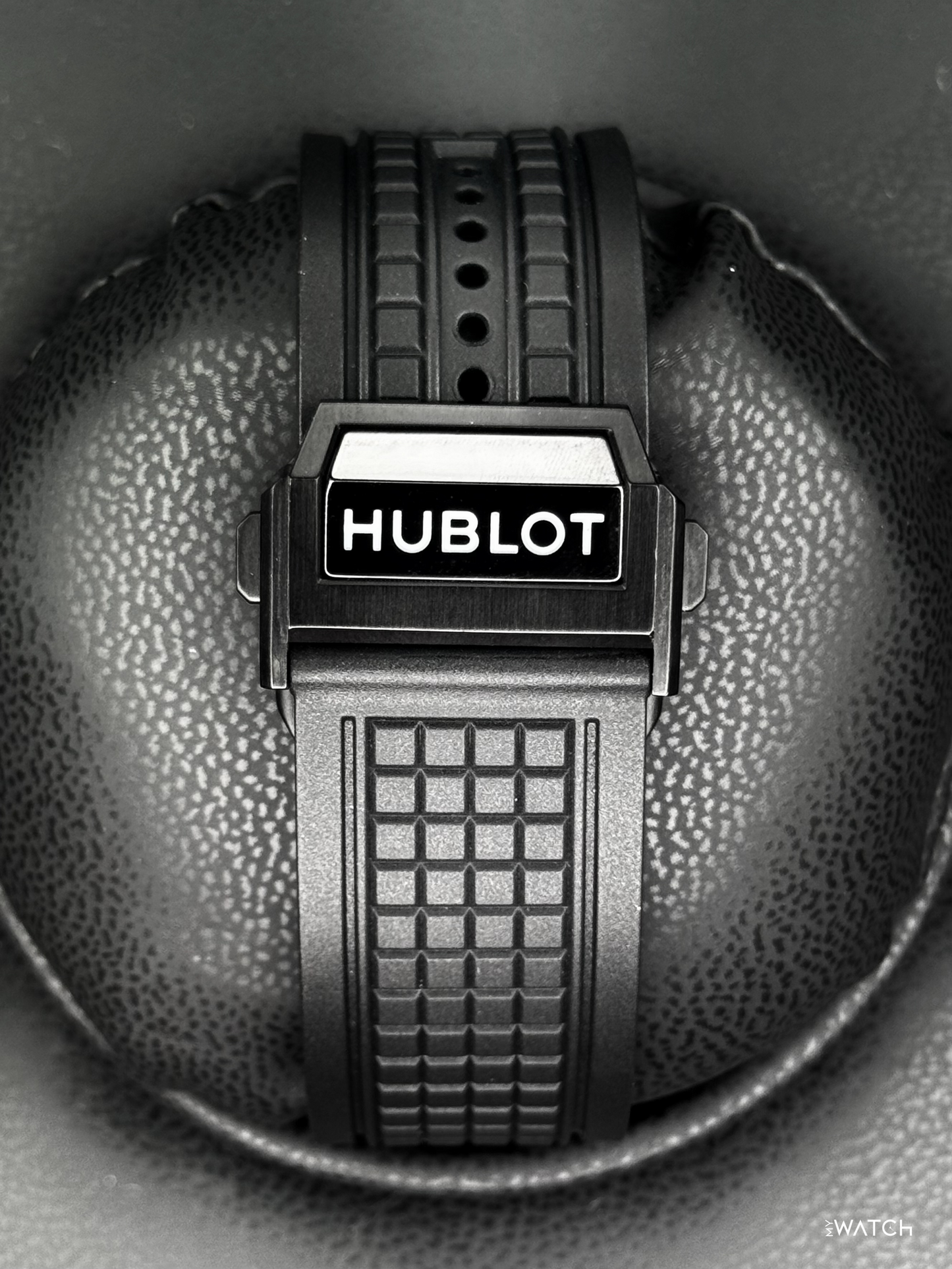 2024 Hublot Square Bang Unico Magic Gold 42mm 821.CM.0130.RX Ceramic