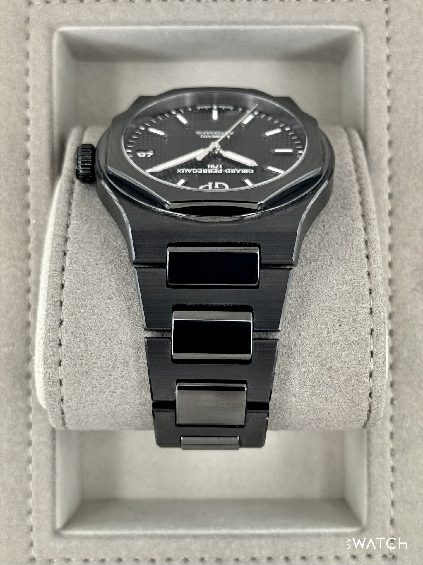 2022 Girard-Perregaux Laureato 42mm 81010-32-631-32A Ceramic Black Dial - MyWatchLLC