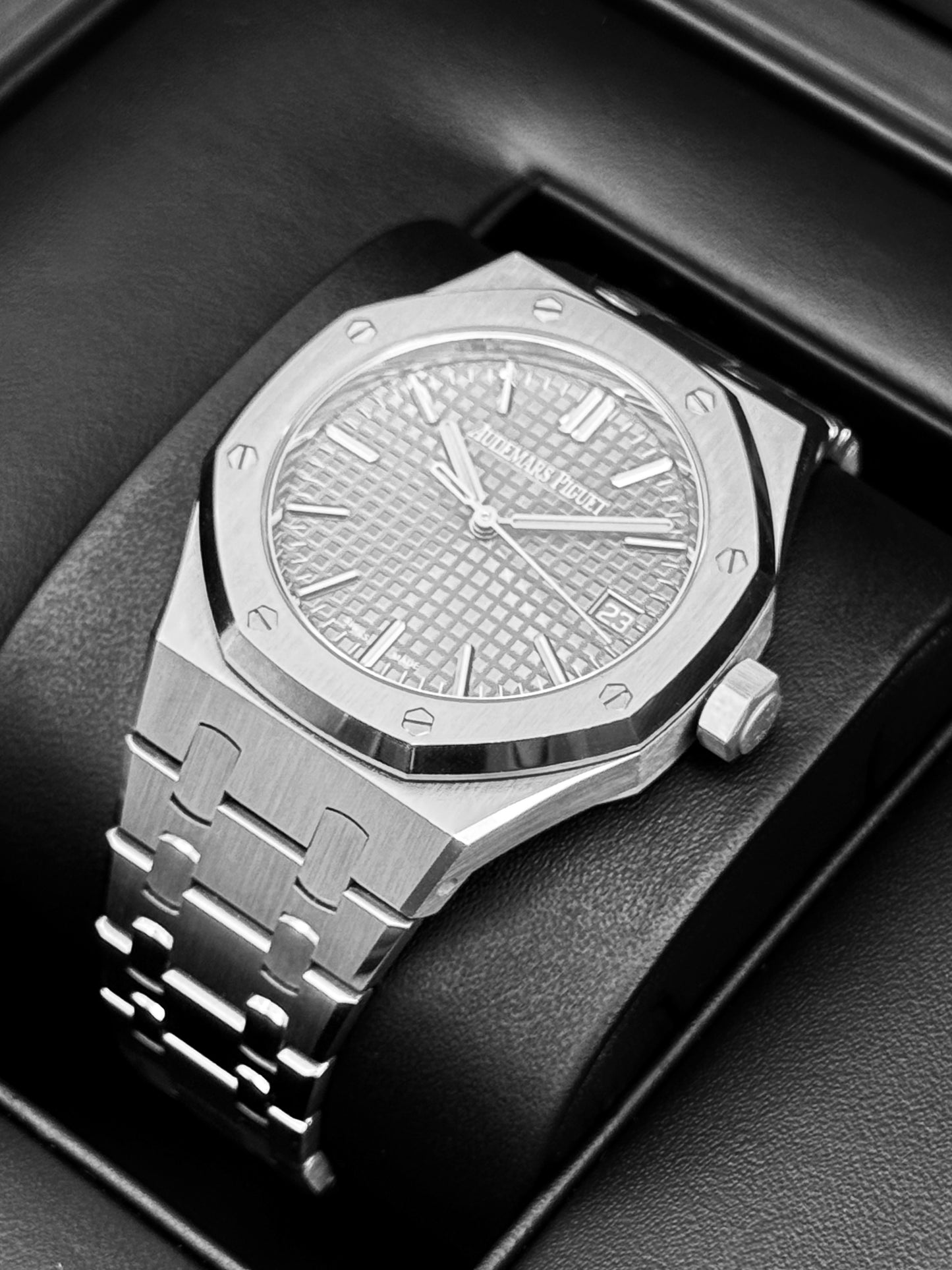 2025 Audemars Piguet Royal Oak 37mm 15550ST Stainless Steel Grey Dial