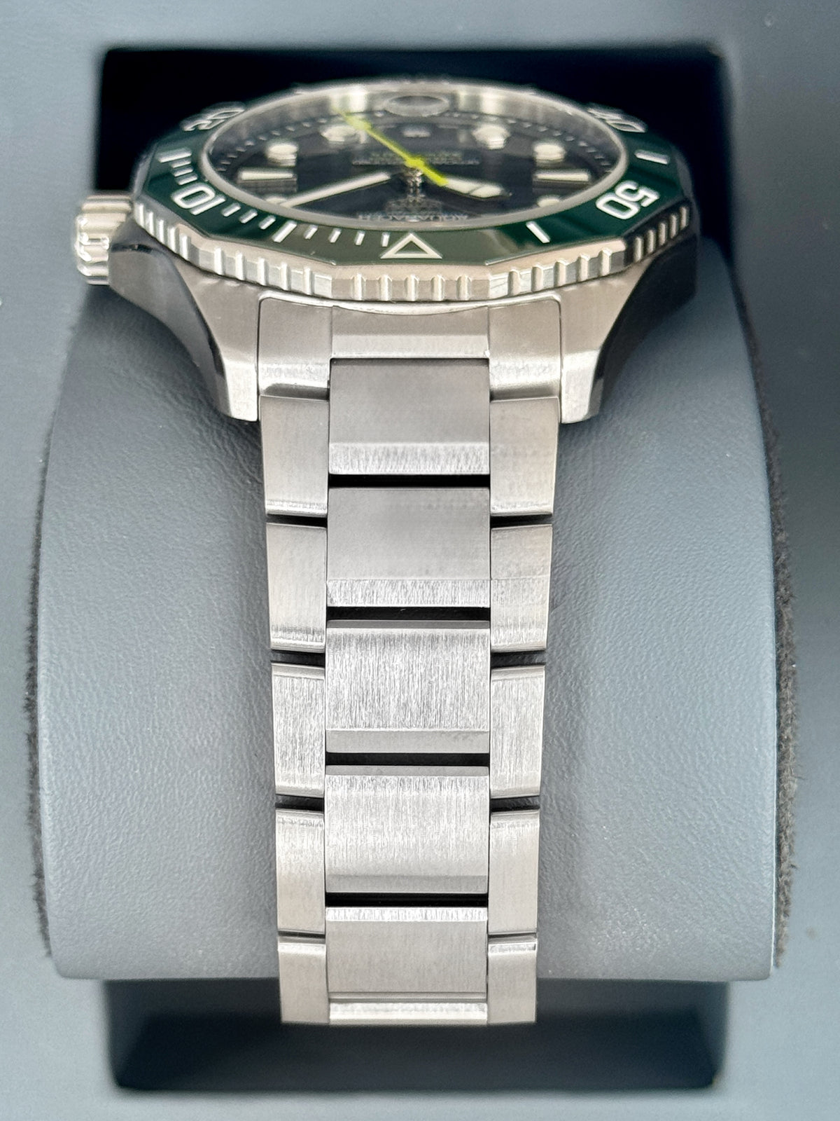 2025 TAG Heuer Aquaracer Pro 300 Date 42mm WBP5116 Stainless Steel Green Dial