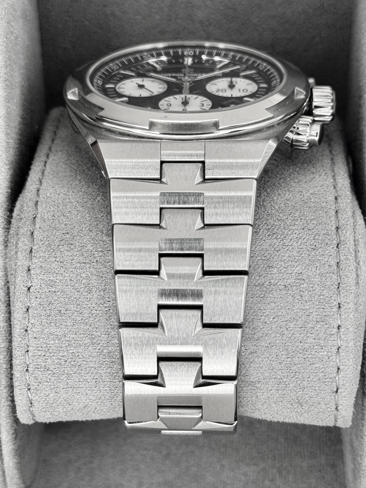 2026 Vacheron Constantin Overseas 42mm 5520V Stainless Steel Black Dial