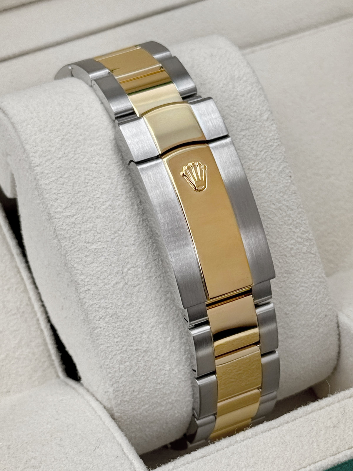 Rolex Sky-Dweller 42mm 326933 Two-Tone Oyster Black Dial