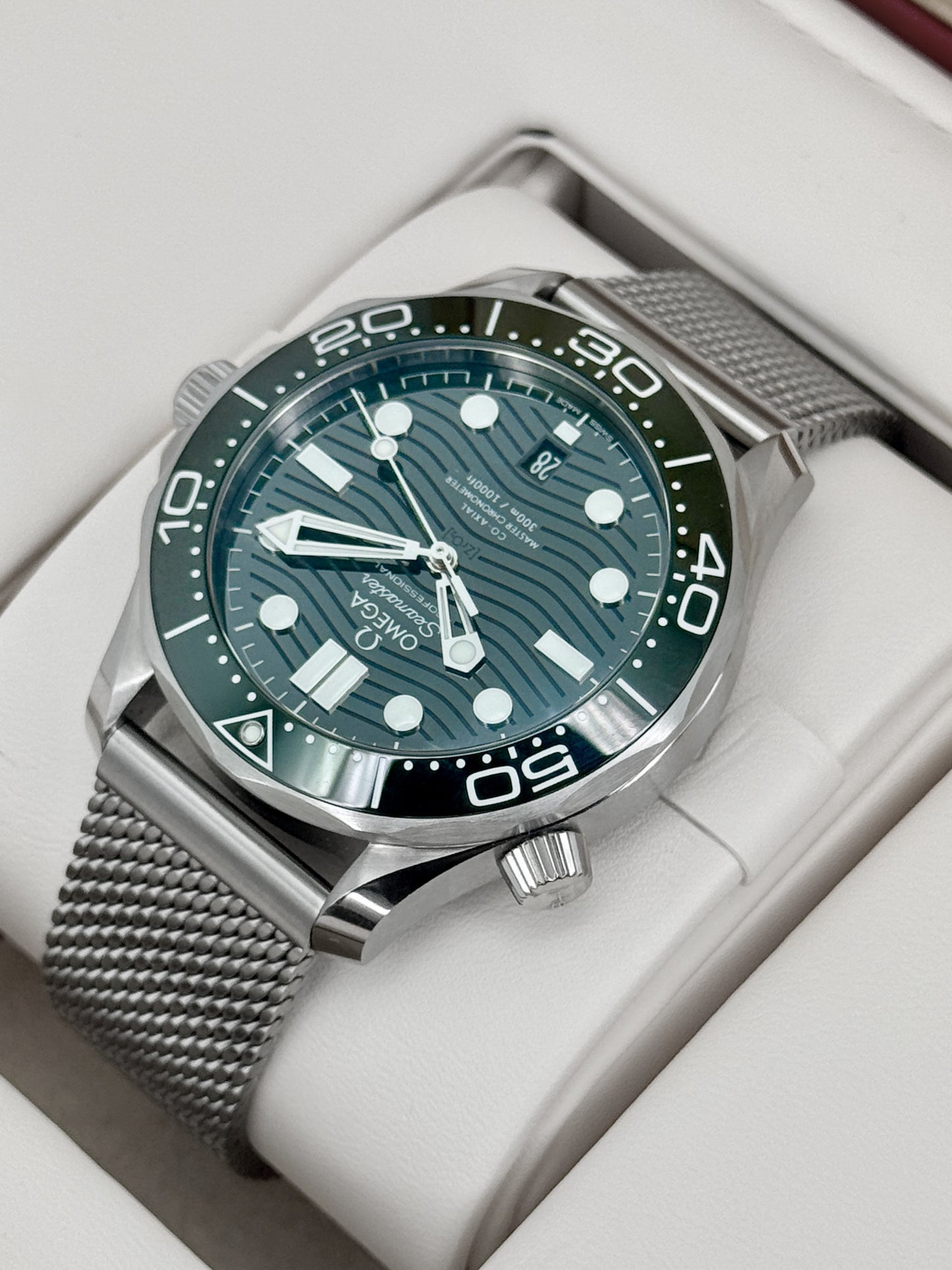 2025 Omega Seamaster Master Chronometer 42mm 210.32.42.20.10.001 Green Dial