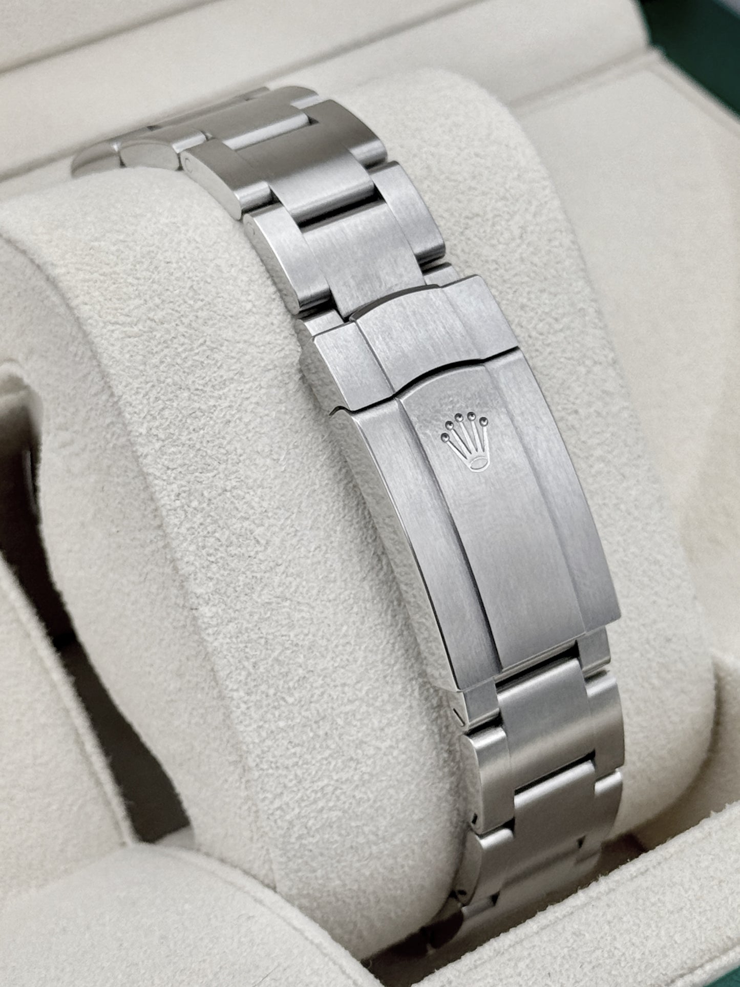 NEW Rolex Oyster Perpetual 41mm 124300 Coral Red Dial
