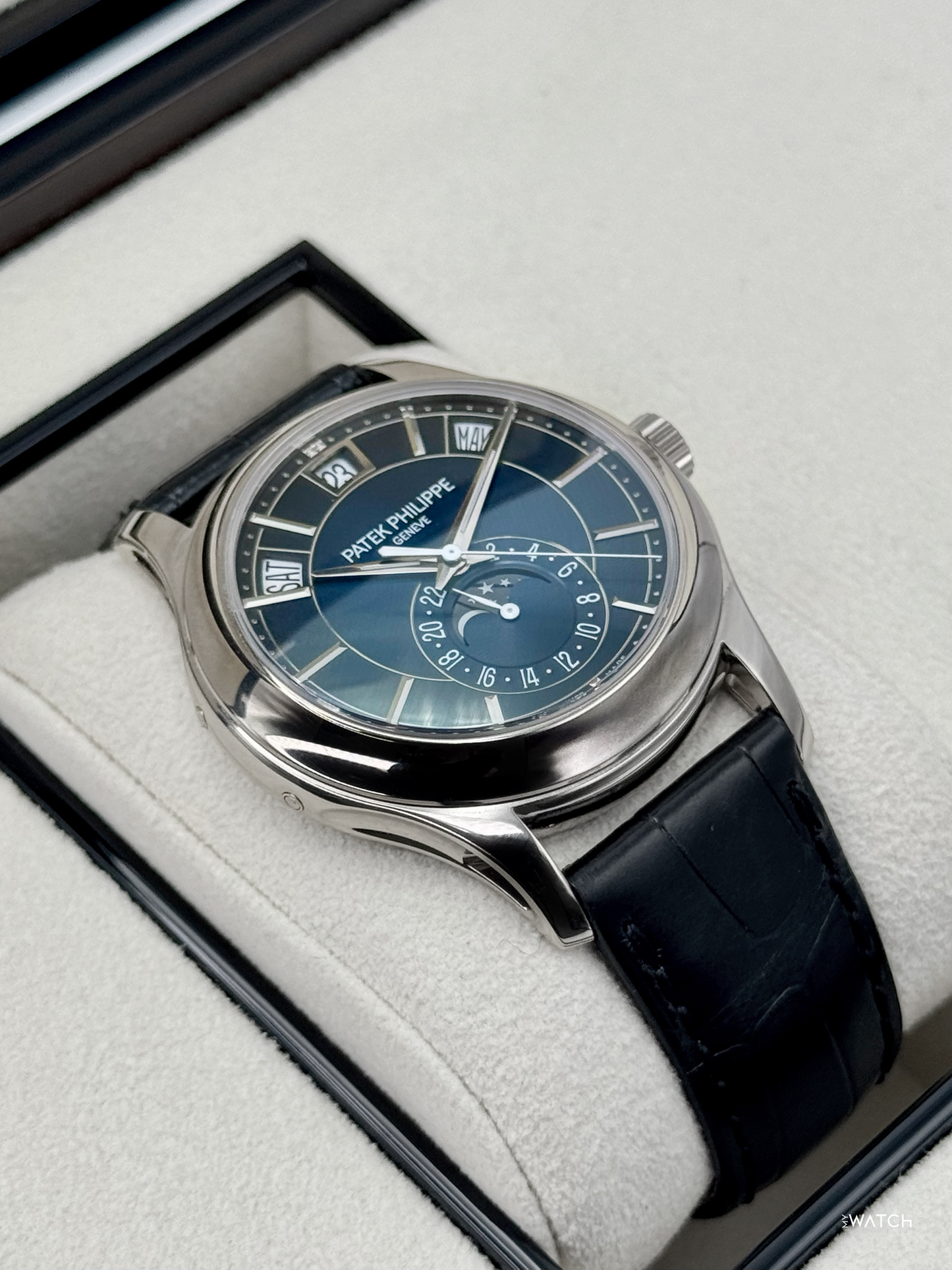 2021 Patek Philippe Annual Calander 40mm 5205G White Gold Blue Dial (Deployant Buckle)