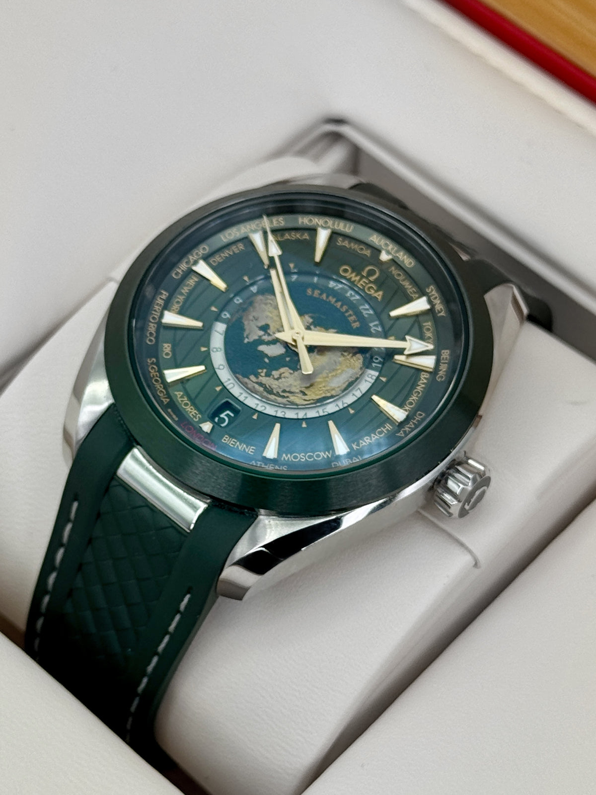 2025 Omega Seamaster Aqua Terra Worldtimer 43mm 220.32.43.22.10.001 Green Dial