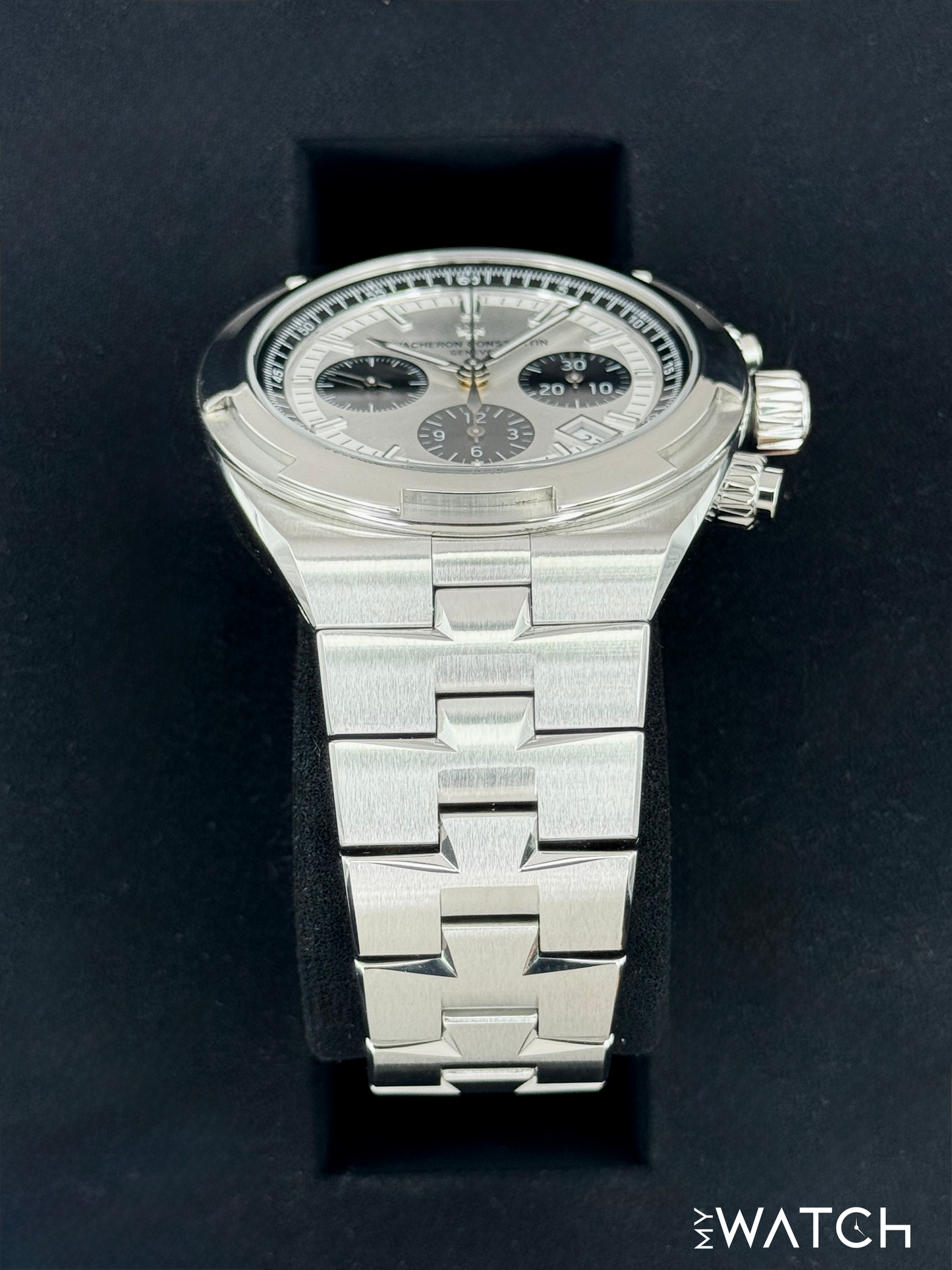 2024 Vacheron Constantin Overseas 42.5mm 5520V Stainless Steel Silver Dial