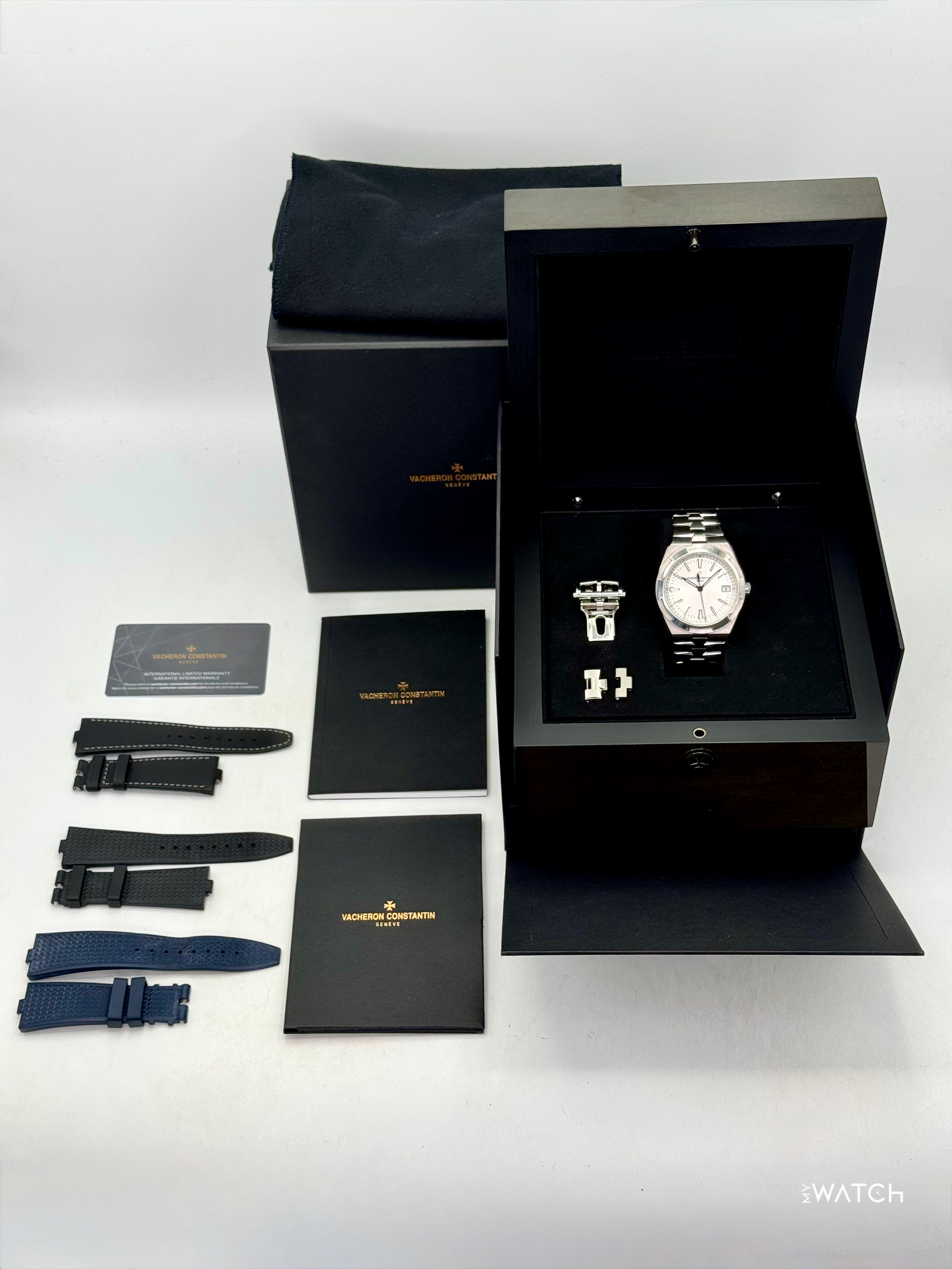 2024 Vacheron Constantin Overseas 41mm 4520V Stainless Steel Silver Dial - MyWatchLLC