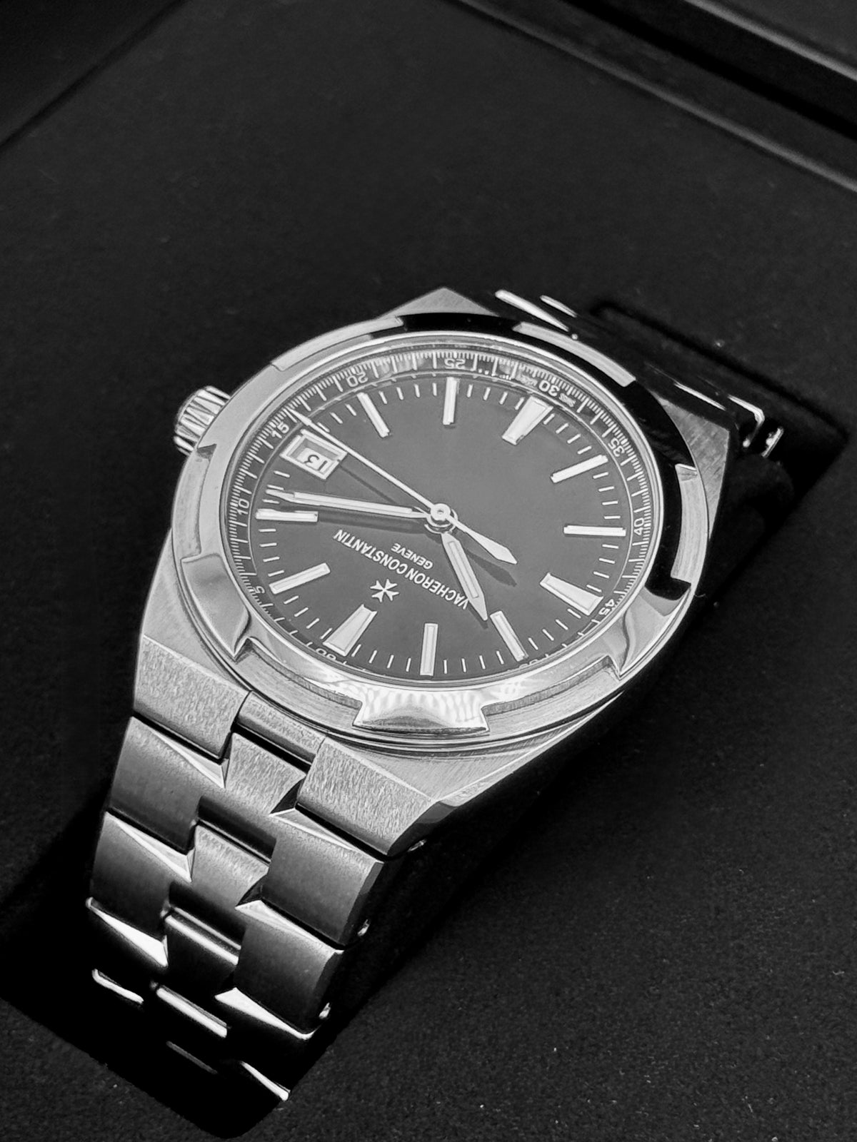 2023 Vacheron Constantin Overseas 41mm 4500V Stainless Black Dial