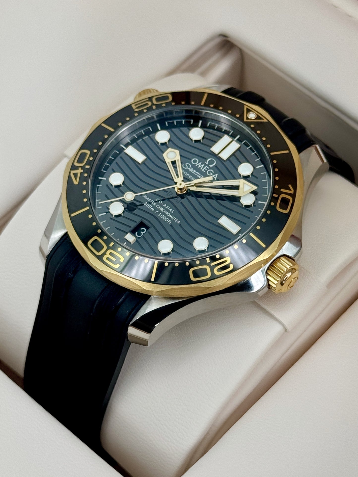2025 Omega Seamaster Diver 300M 42mm 210.22.42.20.01.001 Black Dial