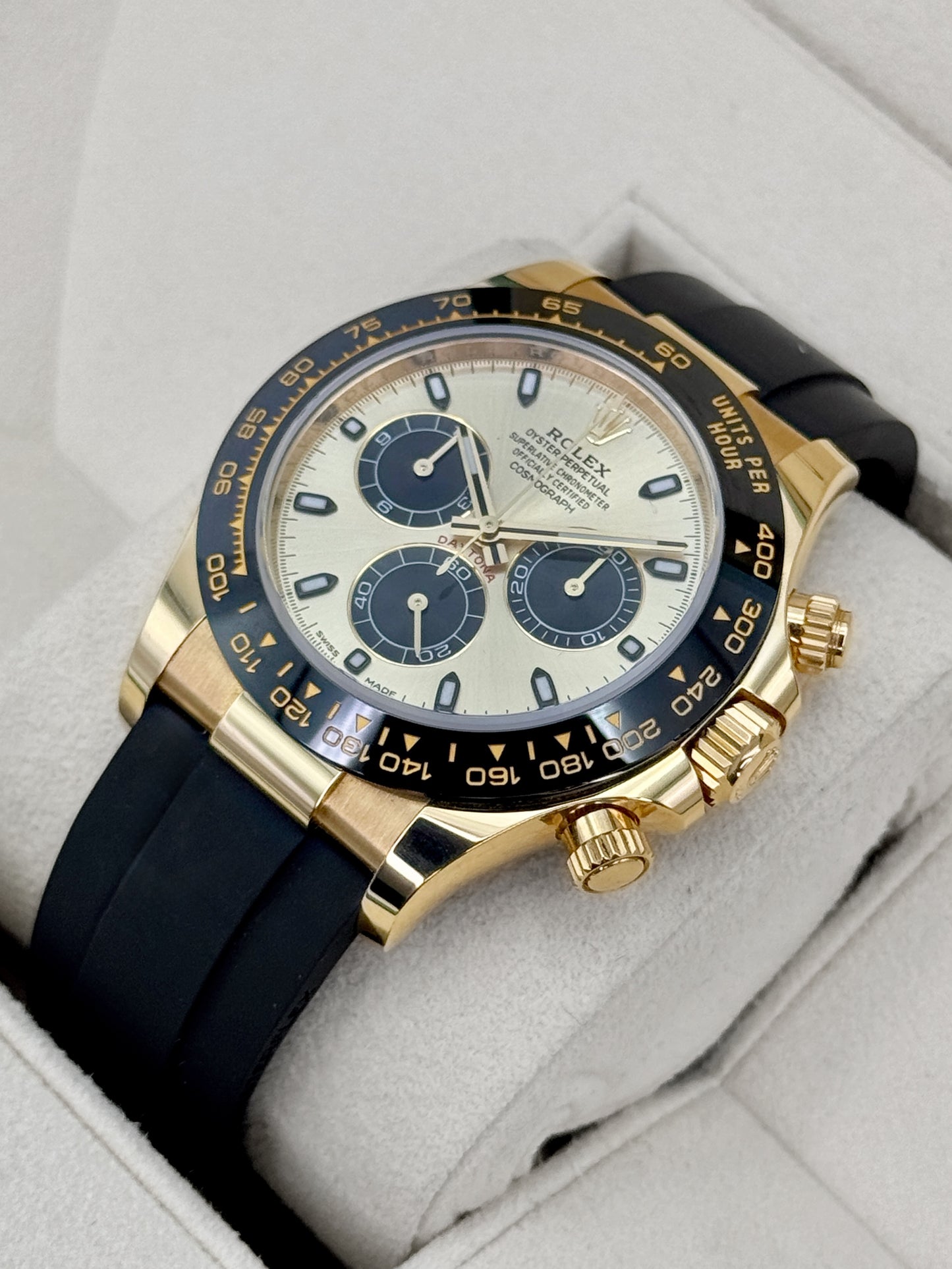 2022 Rolex Daytona 40mm 116518LN Yellow Gold Oysterflex Champagne Dial