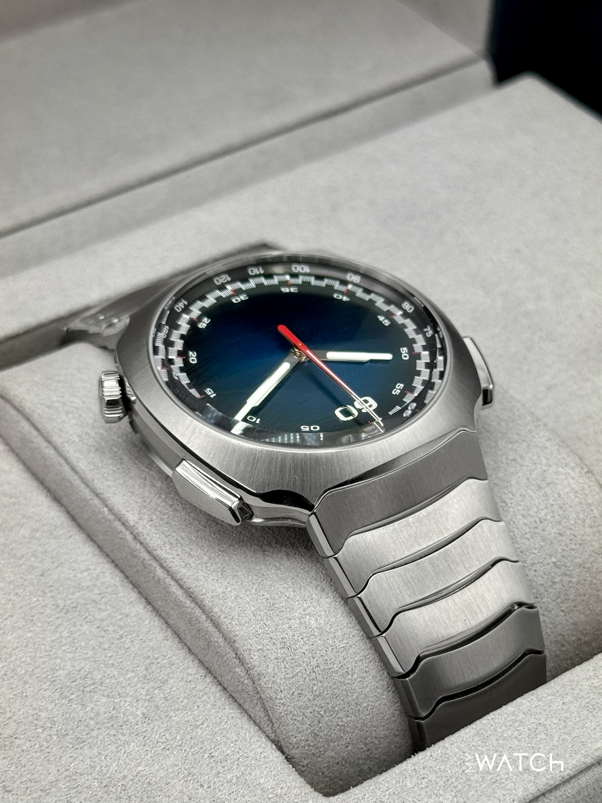 2025 H. Moser & Cie. Streamliner Flyback Chronograph 42.3mm 6907-1200 Blue Dial - MyWatchLLC